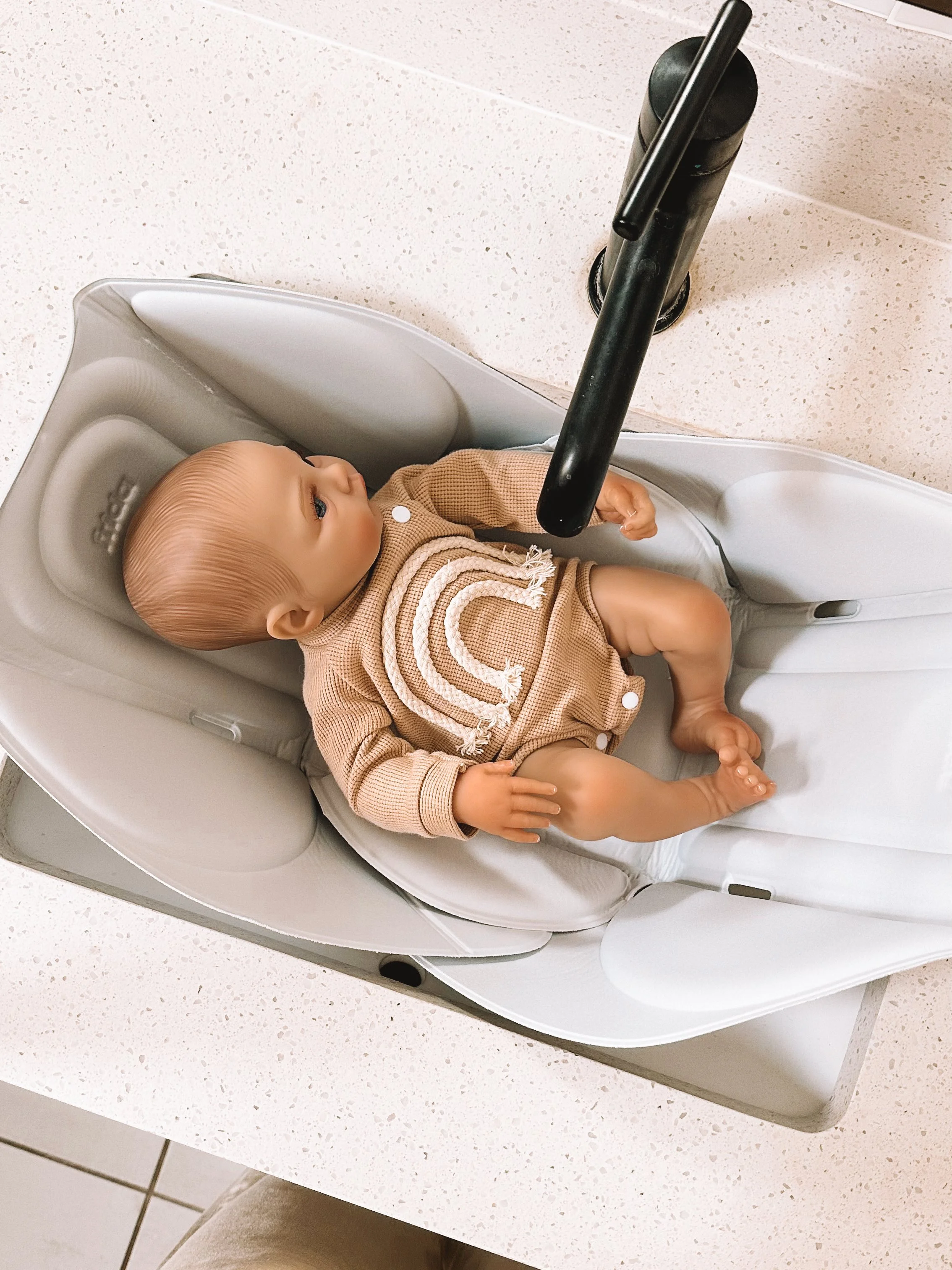 Baby Registry Must Haves I Would Add if I Had a Fifth Baby - Newborn Sink Bath