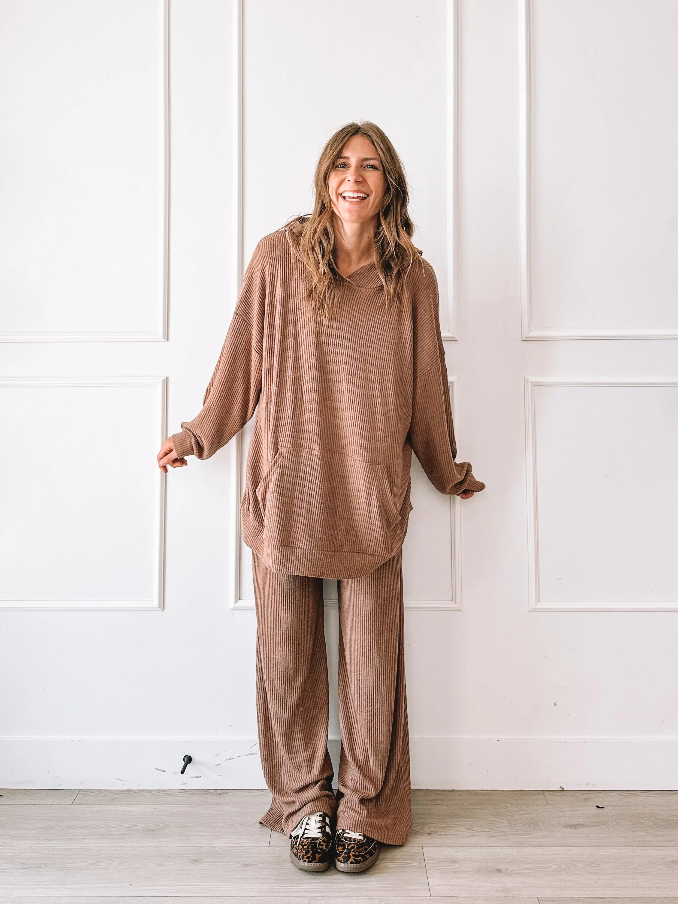 Ribbed Lounge Set With Leopard Sneakers