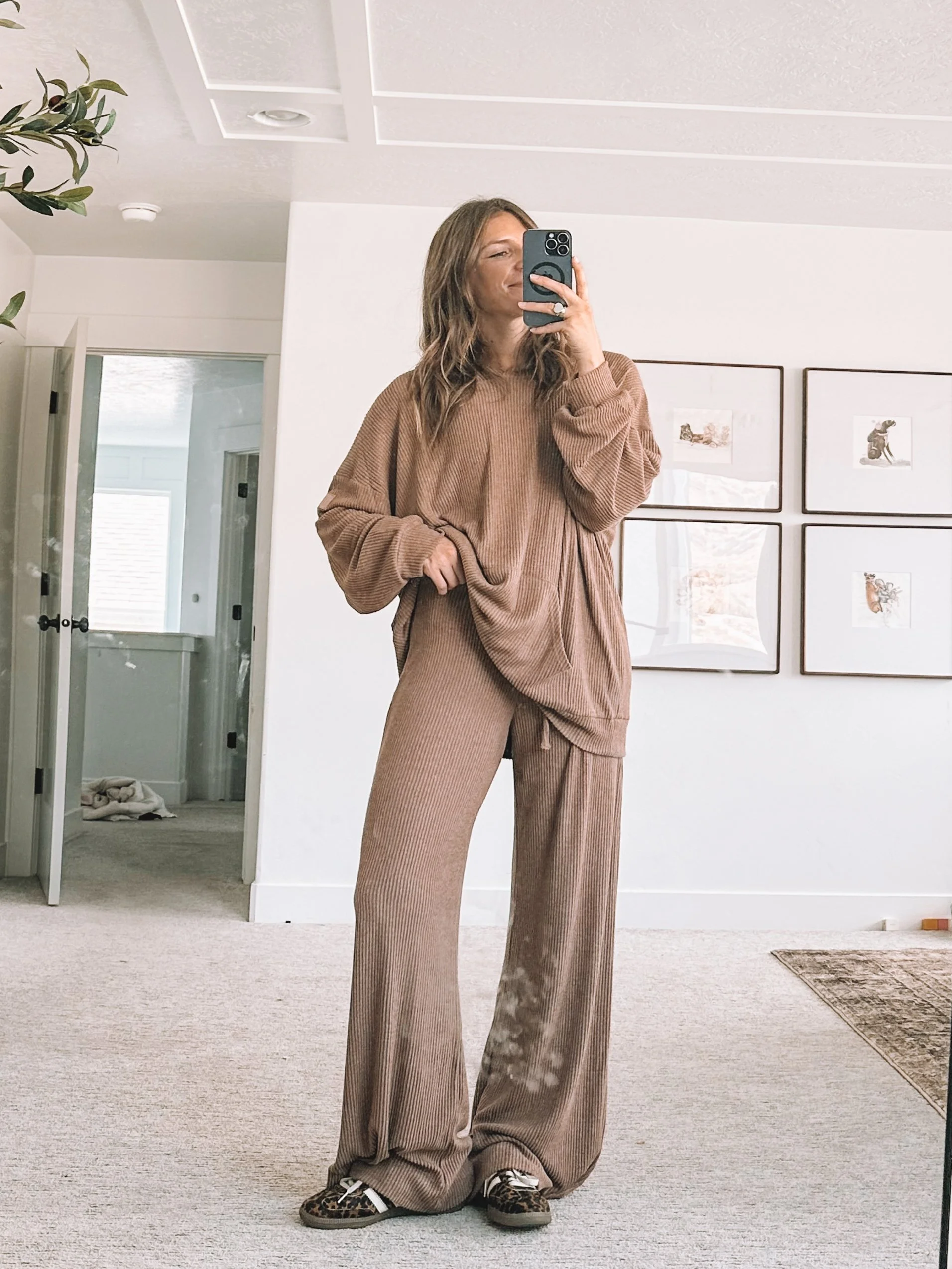 Ribbed Lounge Set With Leopard Sneakers