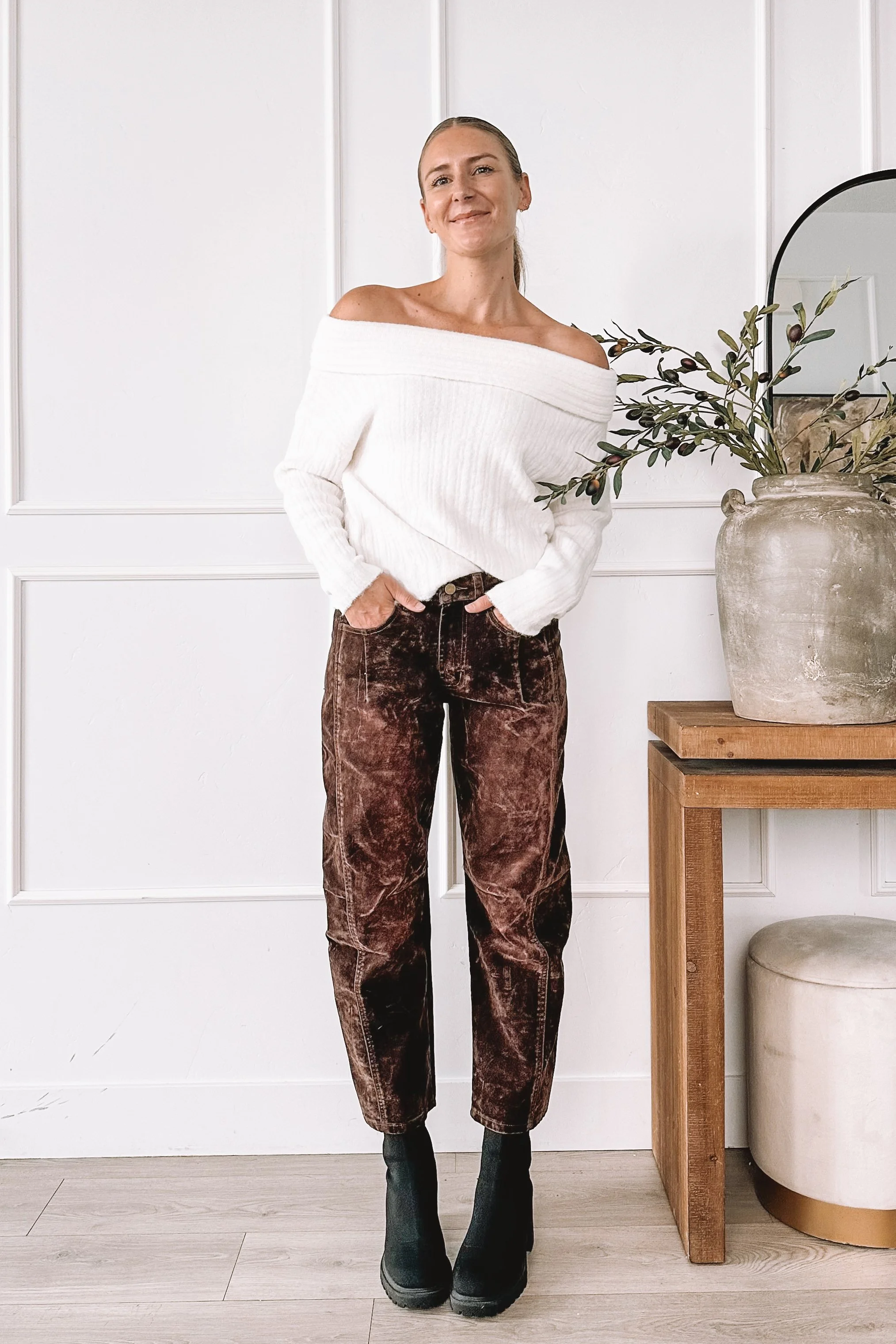 Casual Holiday Outfit With Velvet Pants