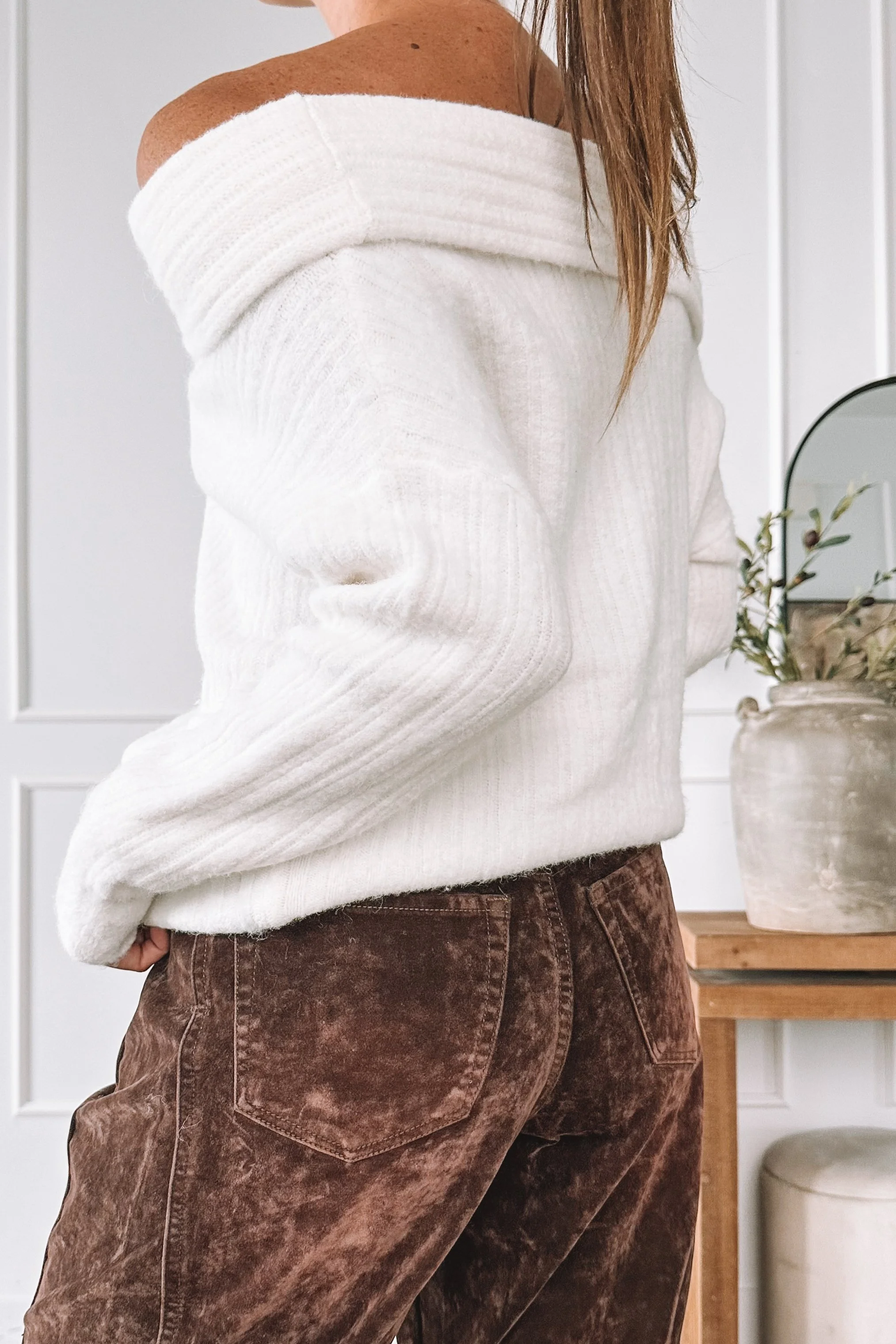 Crushed Velvet Pants Outfit For The Holidays