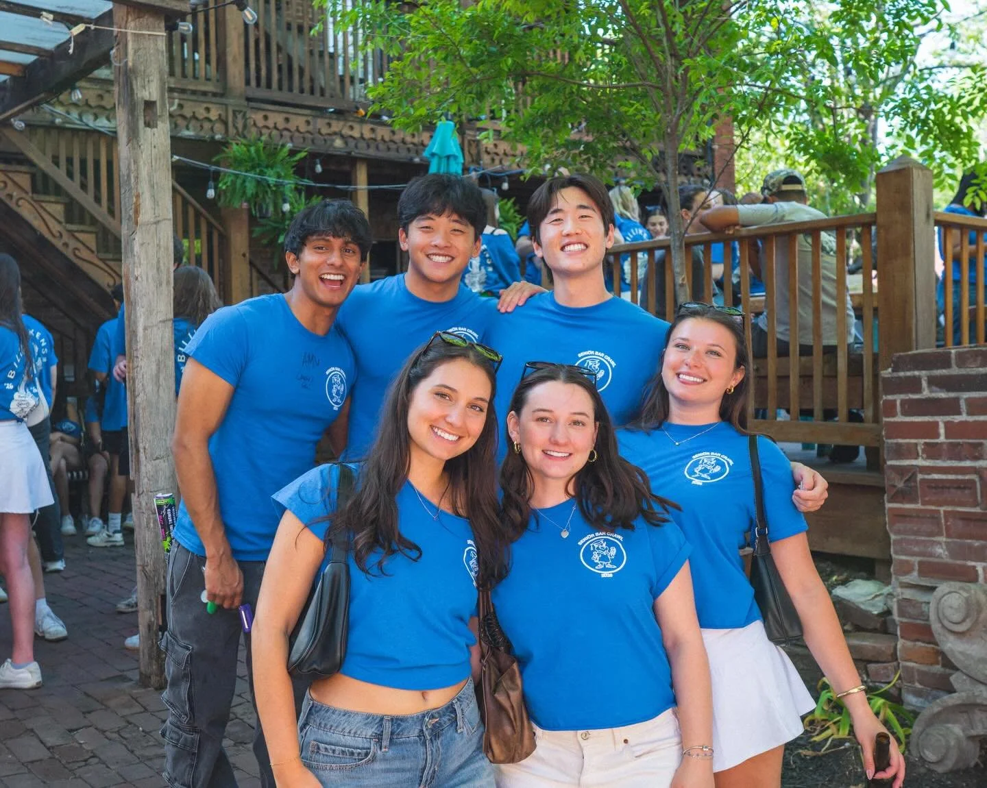 Congratulations graduates! 🎓 

Thank you @sluseniorbarcrawl2026 for stopping in to see us! We can&rsquo;t wait to see what you all do in the future! 🎓

#stlevents #slu #mollysinsoulard