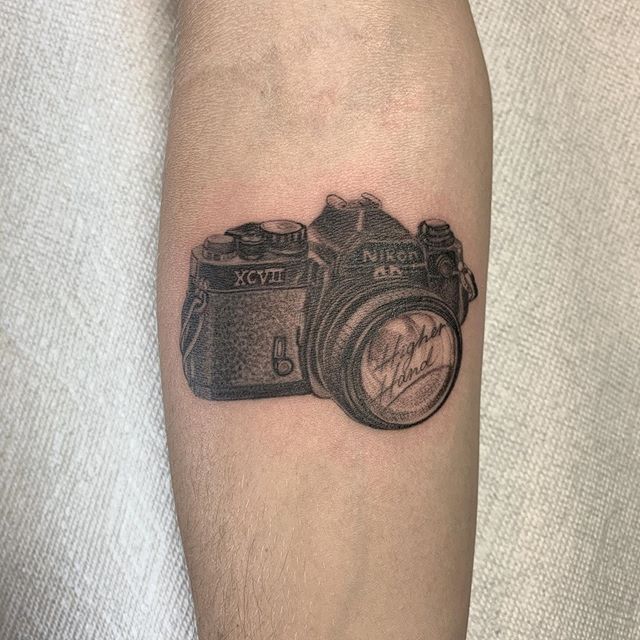 Nikon for @higherhand done at #bodyelectrictattoo .
.
.
#tattoo #tattooing #la #losangeles #losangelestattoo #latattoo #melrose #rayjtattoo #smalltattoos #stippling #fineline #realism #nikon