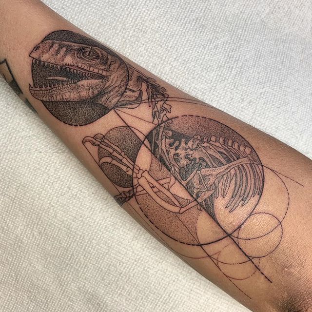 Merci @da_jo88 done at #bodyelectrictattoo . .
.
#tattoo #tattooing #fineline #finelinetattoo #tattooworker #tattoowork #tattooart #tattooartist #losangeles #losangelestattoo #latattoo #latattooartist #stippling #rayjtattoo