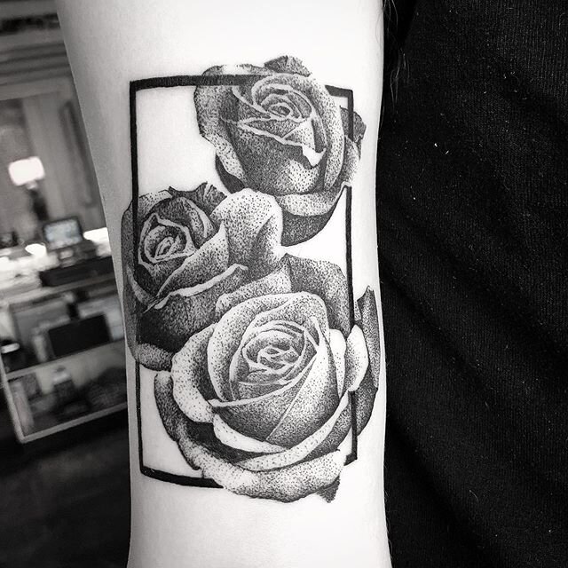 Back to the &lsquo;17&rsquo;s for this one. 🌹 
#bodyelectrictattoo #rosestattoo #rosetattoo #dotworktattoo #dotworktattoos #dotworkrose #blackworktattoos