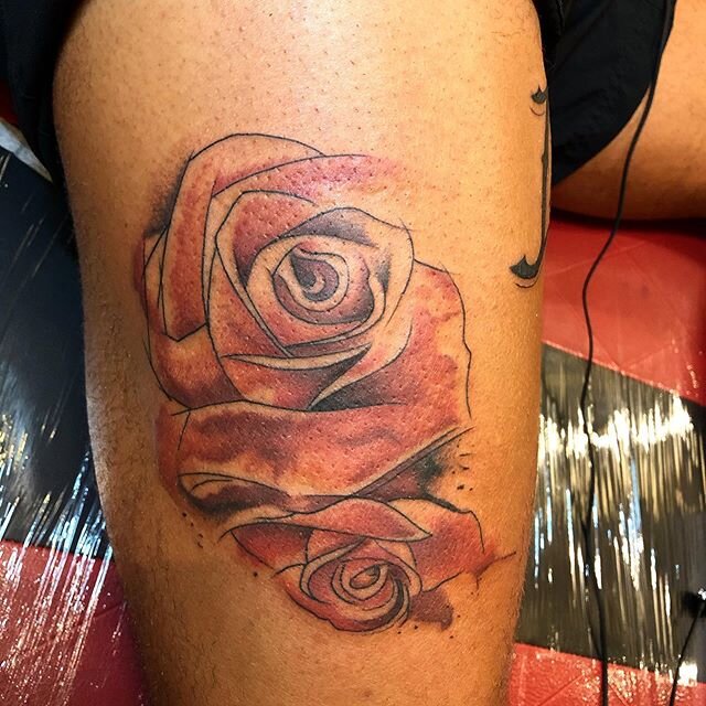 Old stuff I never posted ! ! #backtoworksoon #flowers #flowertattoo #rose #rosetattoo at #bodyelectric #bodyelectrictattoo on #melroseavenue #losangeles #losangelestattoo #losangelestattooartist #tattoo #tattooartist #tattooist #tatouage #ink #inked 