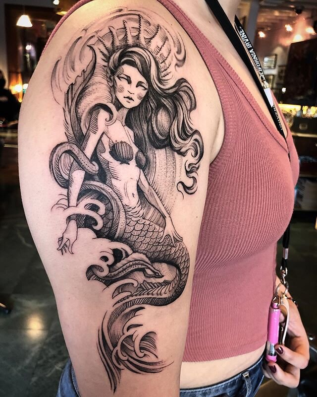 Finally tattooing again! Thanks Mitzy! 🧜&zwj;♀️ 🧜&zwj;♀️🧜&zwj;♀️ #bodyelectrictattoo #mermaid #mermaidtattoo #mermaidtattoos #mermaids #mermaidart #mermaiddrawing #mermaidillustration #illustrativetattoo #illustrativetattoos #blackworkerssubmissio