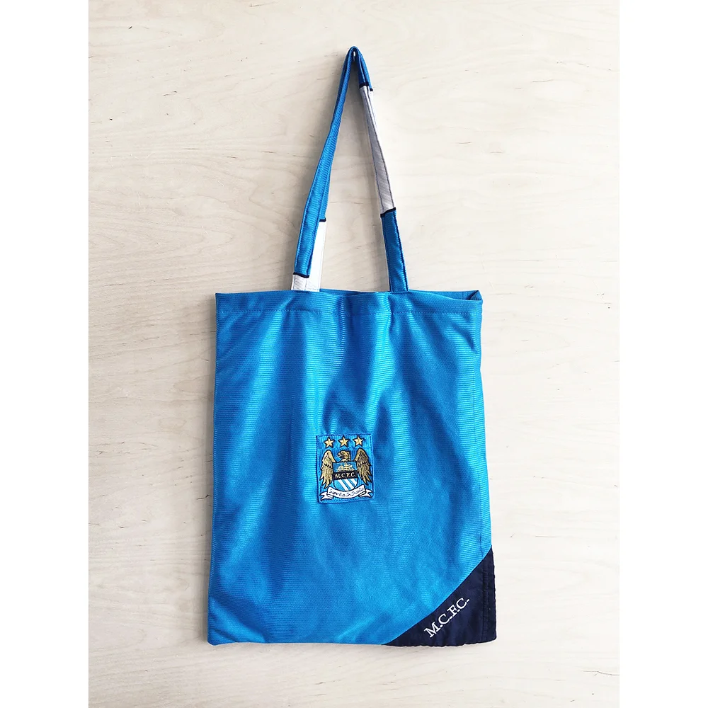 Man City_Home_99:01_Front.jpg