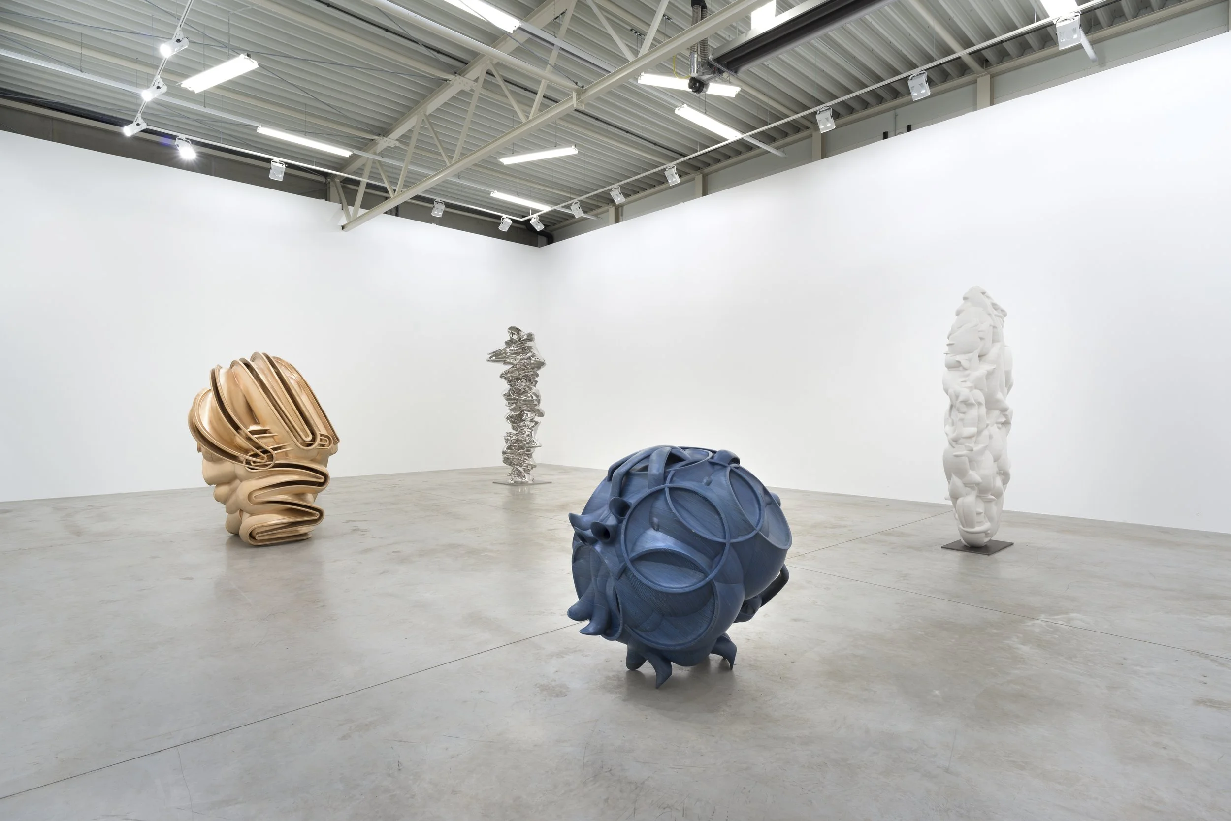 Installation View: Tony Cragg Sculptures Galerie Thaddaeus Ropac July 30 - August 31, 2016 Courtesy Galerie Thaddaeus Ropac, Paris/Salzburg © Tony Cragg Photo: Ulrich Ghezzi