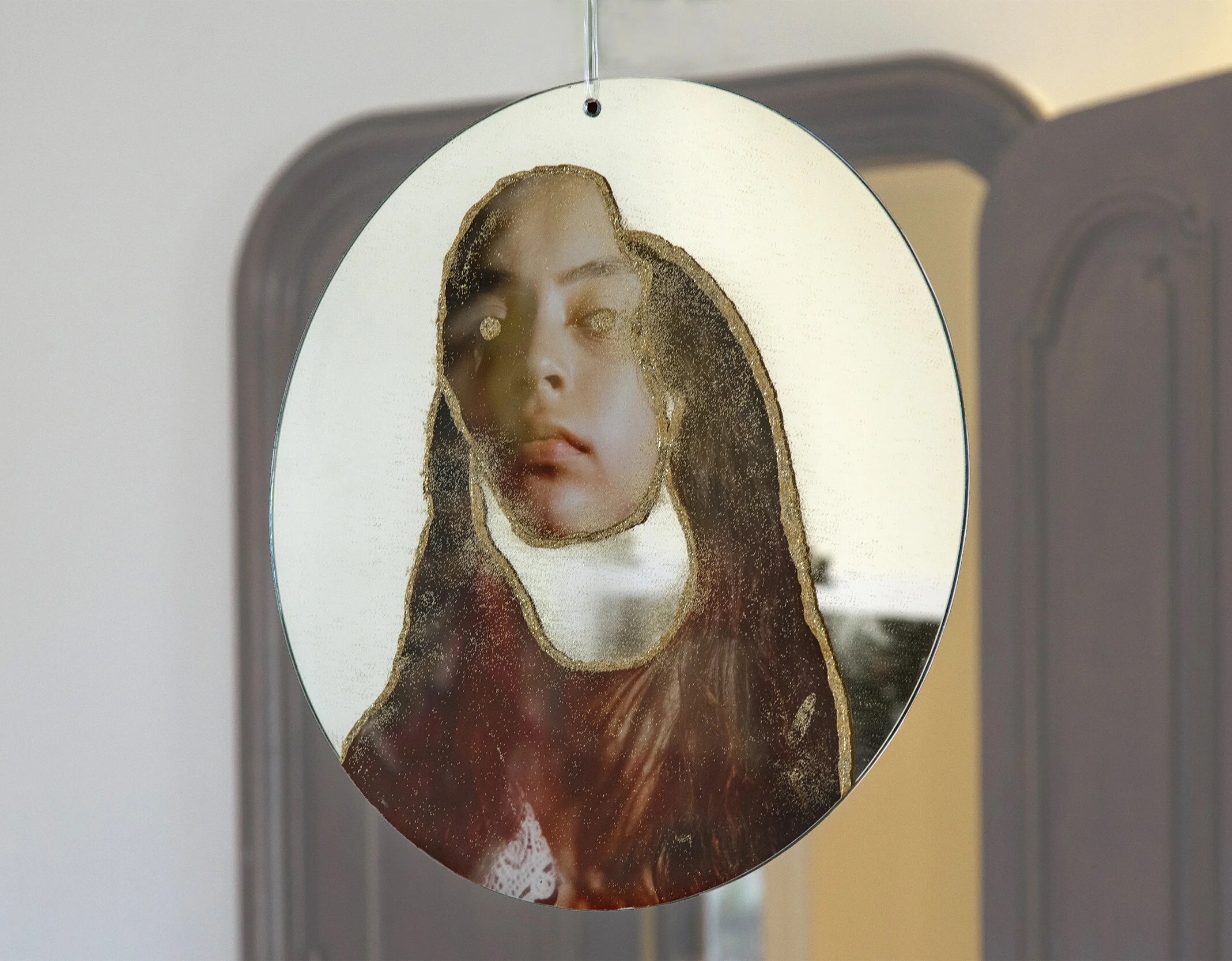 2 faced , side 02, Gyclee print on mirror, acrylic gel+glitter, 20x20in, oval, 2019
