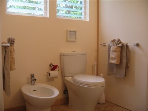 cottage 4 bathroom.jpg