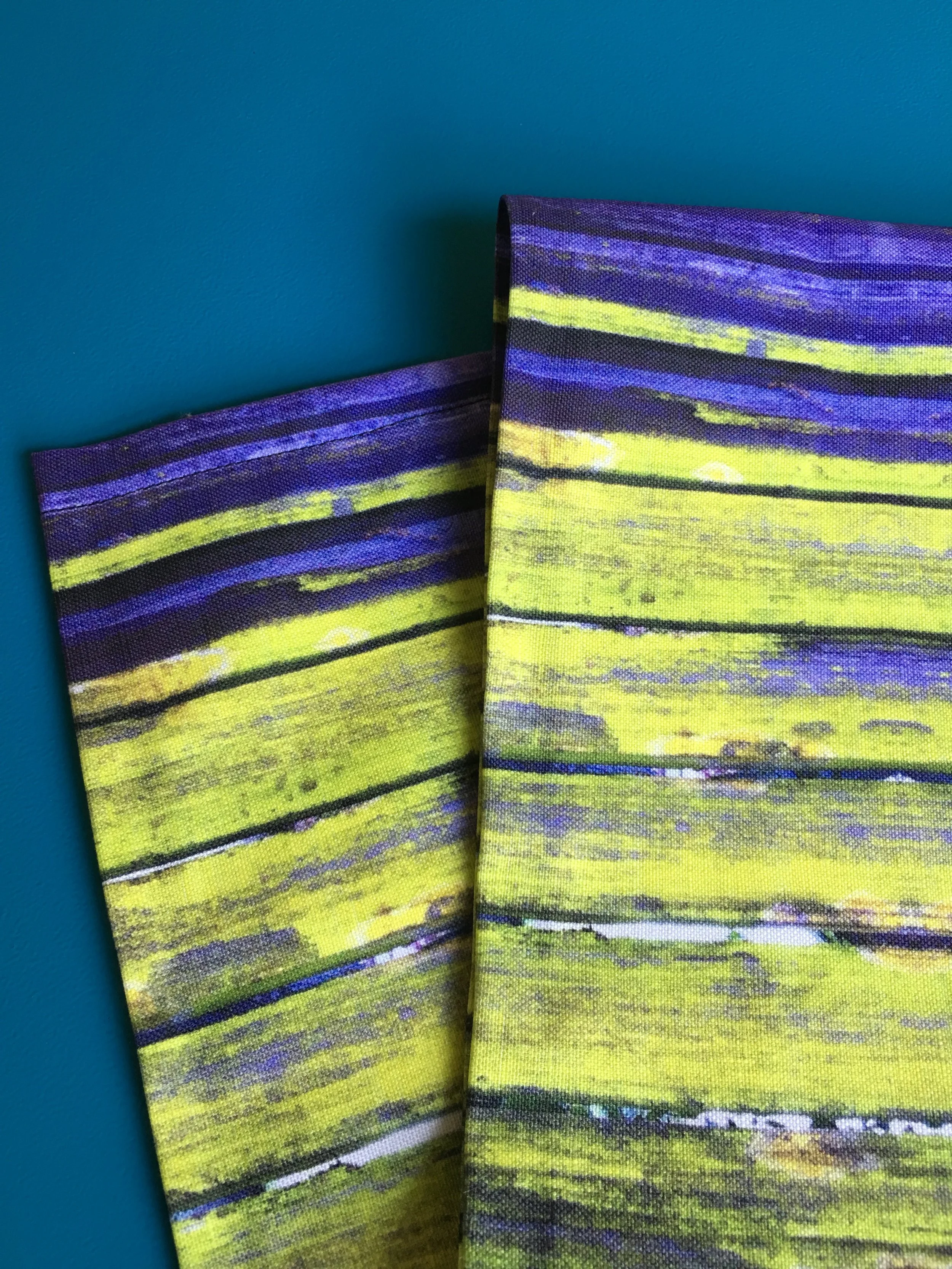 Glowing Fence Moss - Table Runner