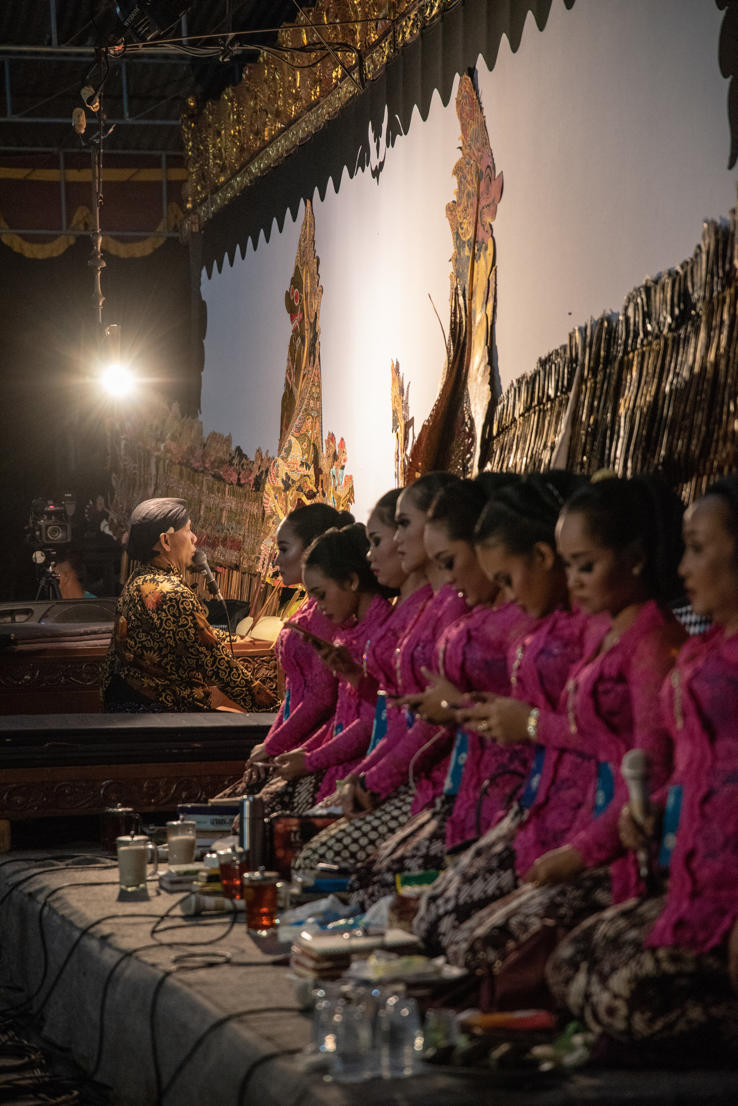 Ki Seno and his singers