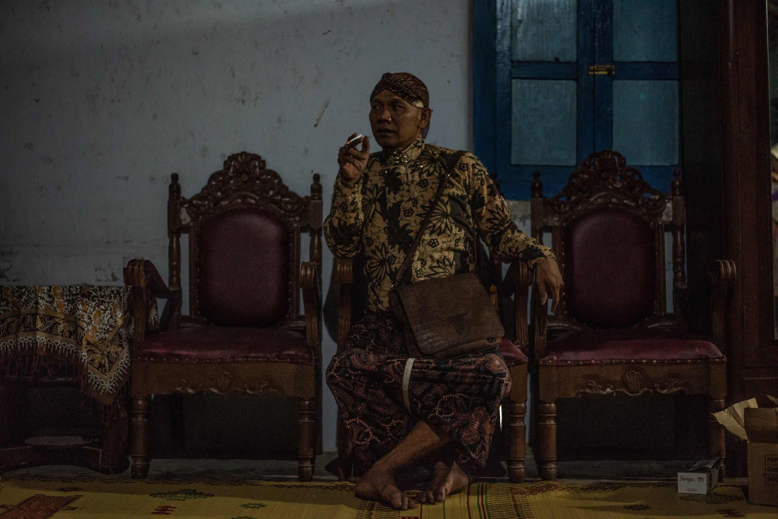 Ki Seno enjoys a quiet moment before another performance