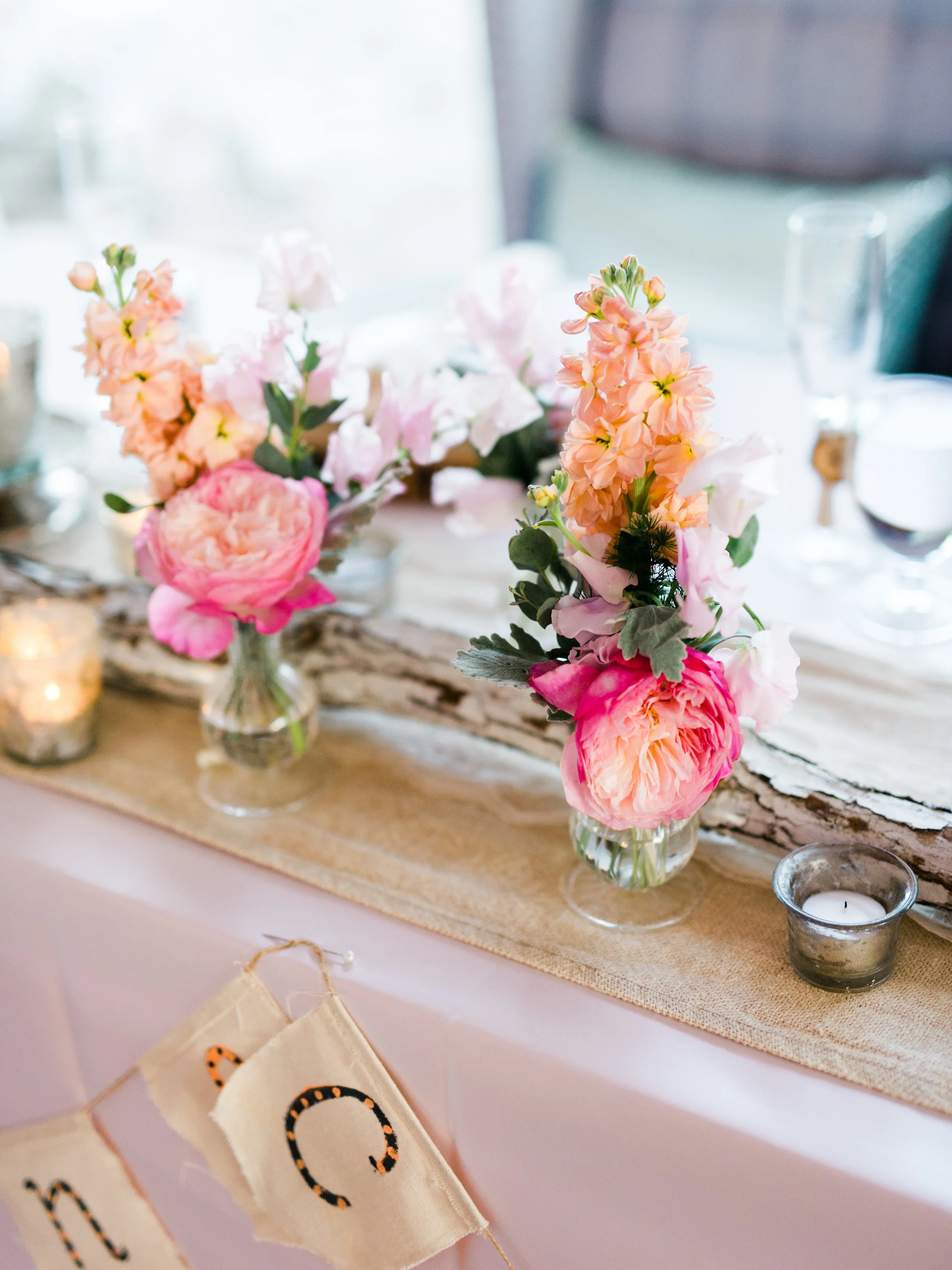 Bud vases on sweetheart table
