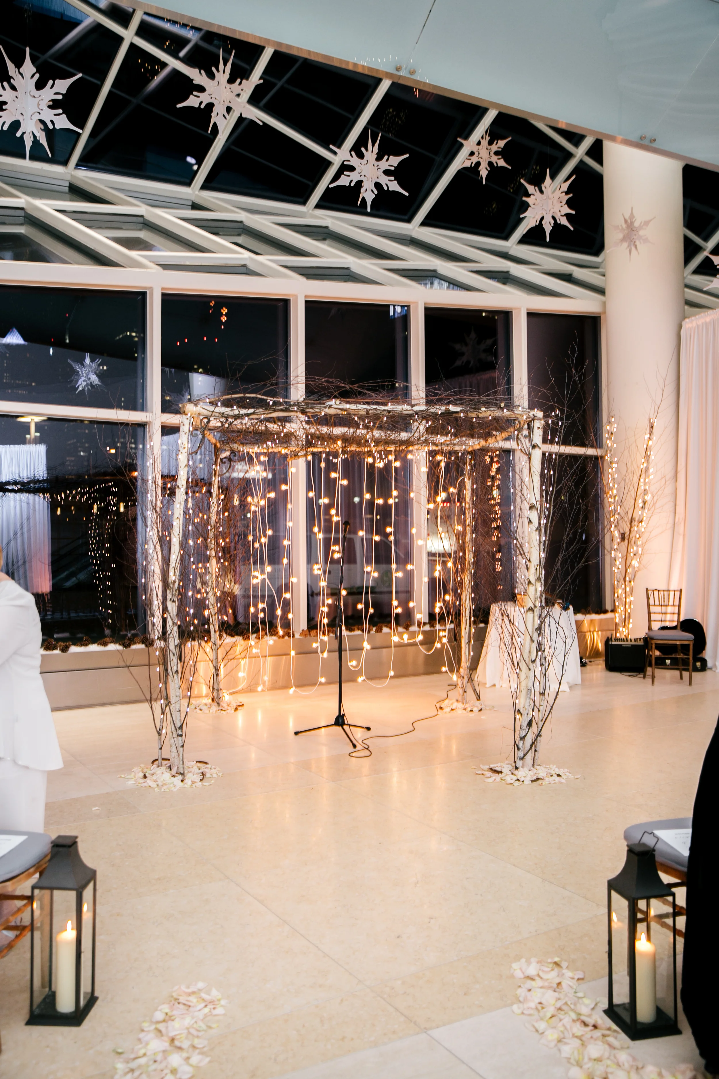 twinkling winter ceremony decor