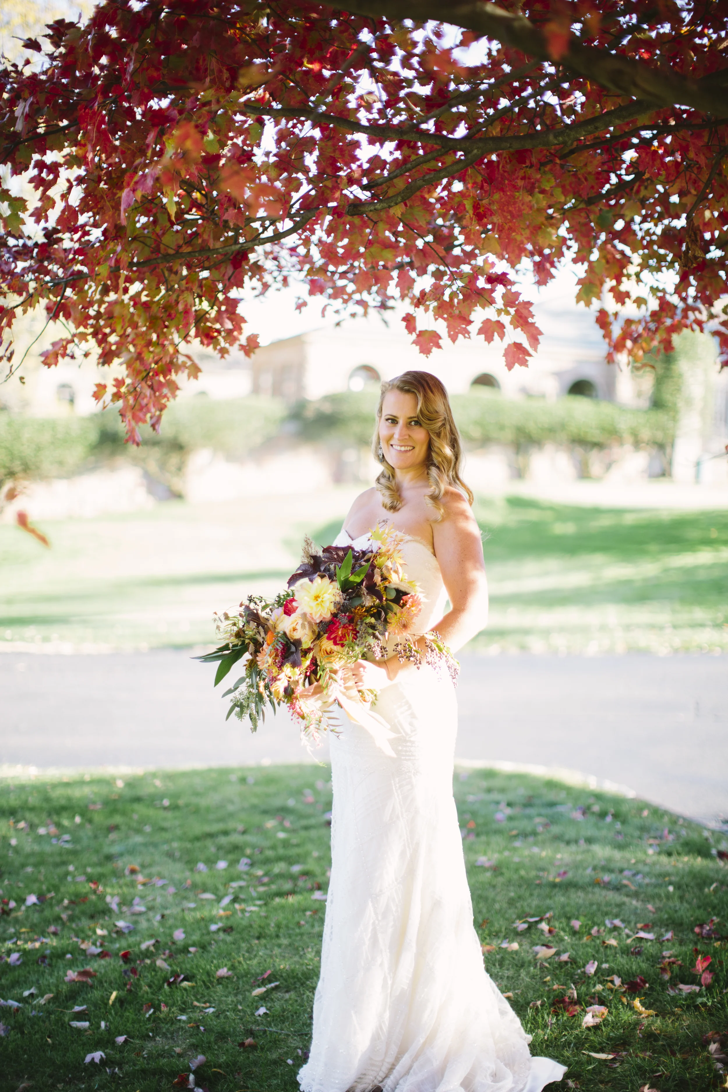 fall bride with fall foliage bouquet
