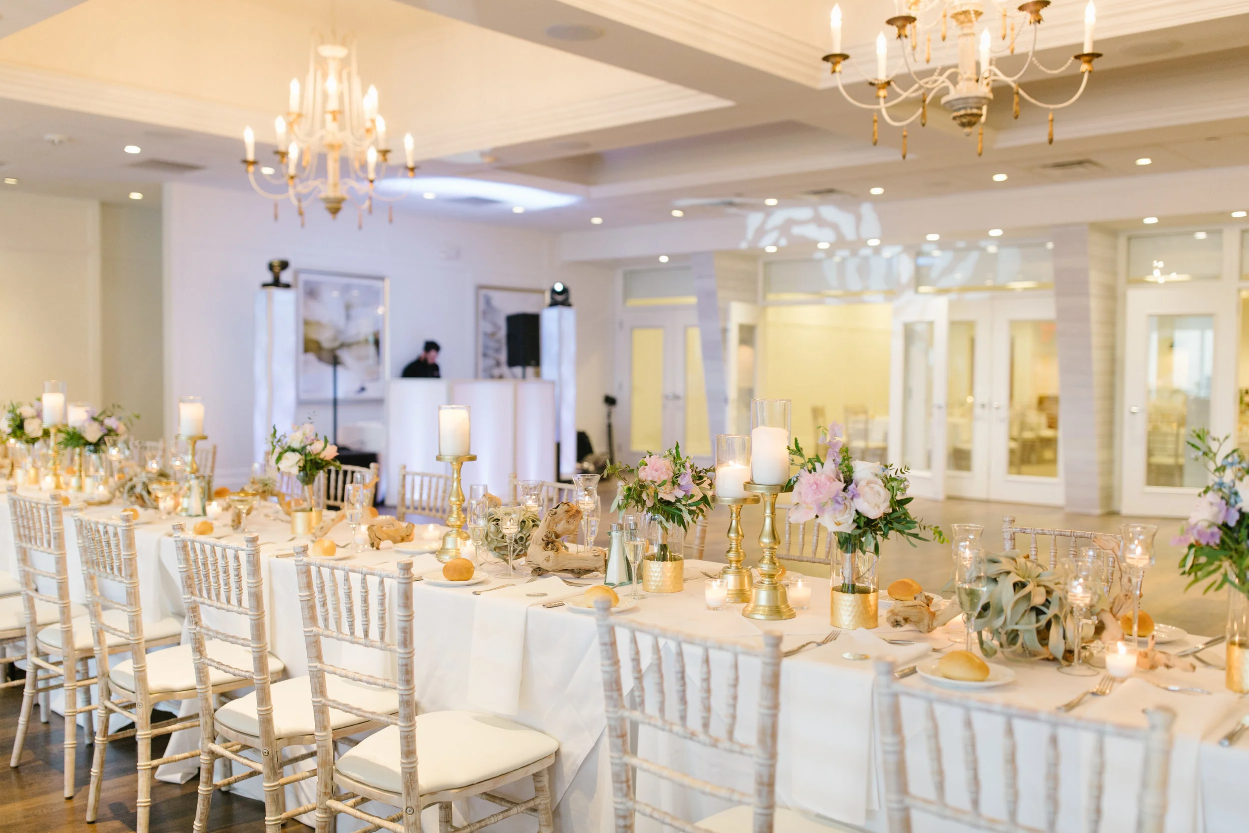 long head table with air plants