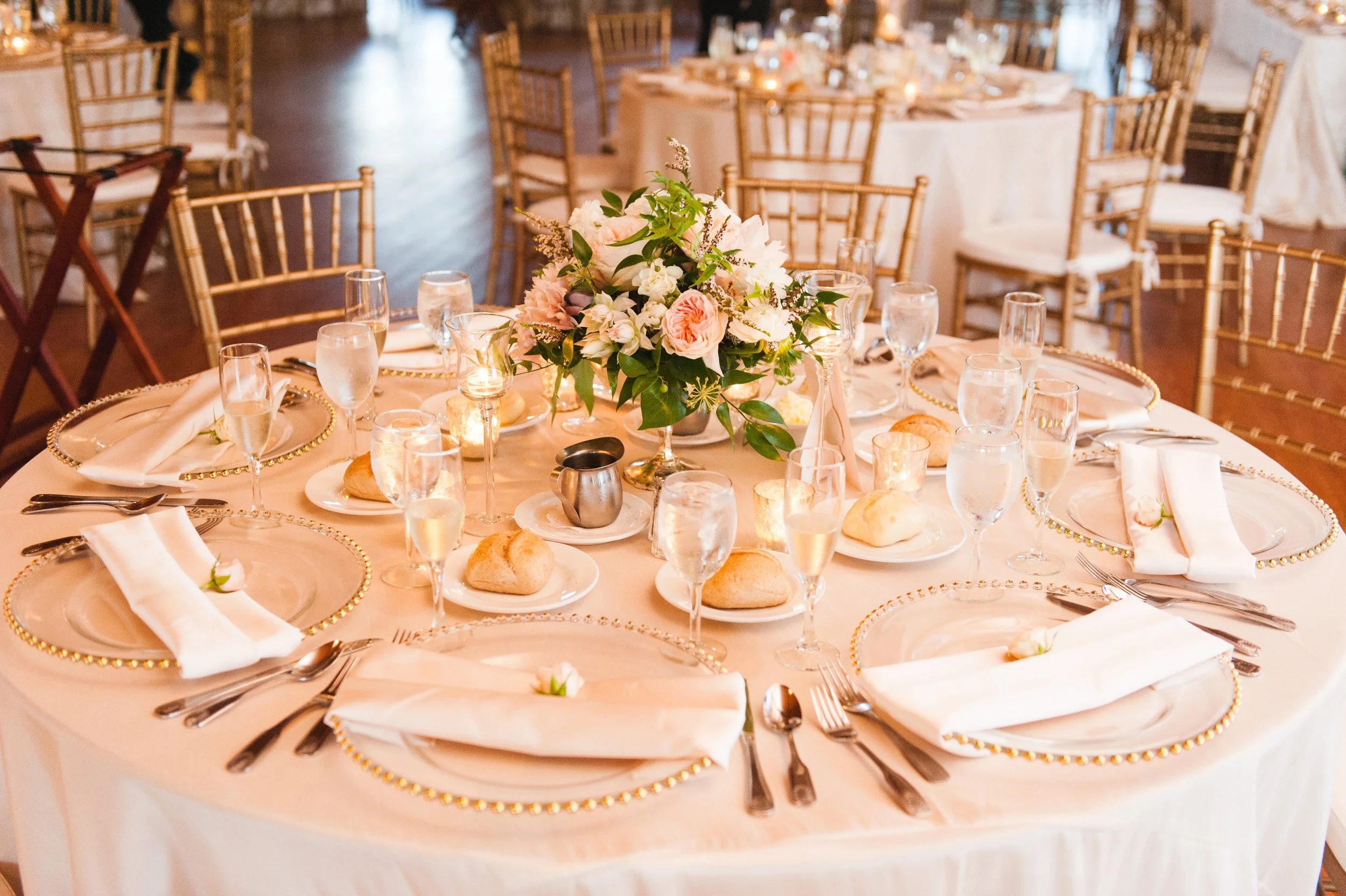 Low centerpiece with blush, white and green flowers