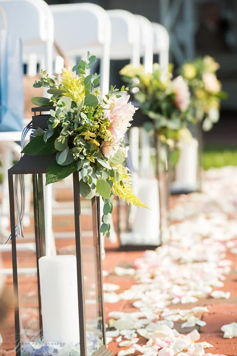 lantern aisle decor with flowers