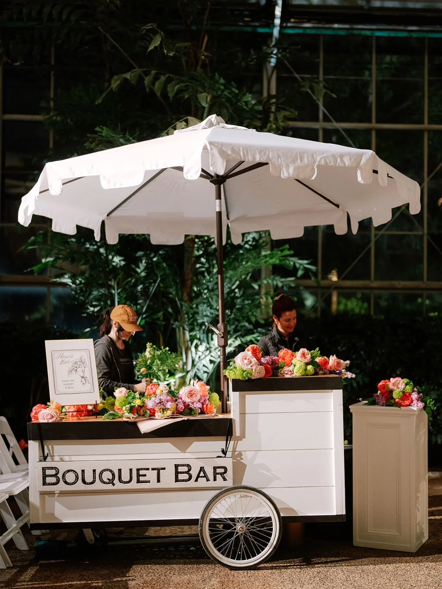 Wedding guests LOVEEEEEE when we set up the bouquet bar at the end of the party. AGP designers collect your wedding flowers towards the end of the event and repurpose them into gorgeous bunches for each guest to take home. Don't let your wedding flow