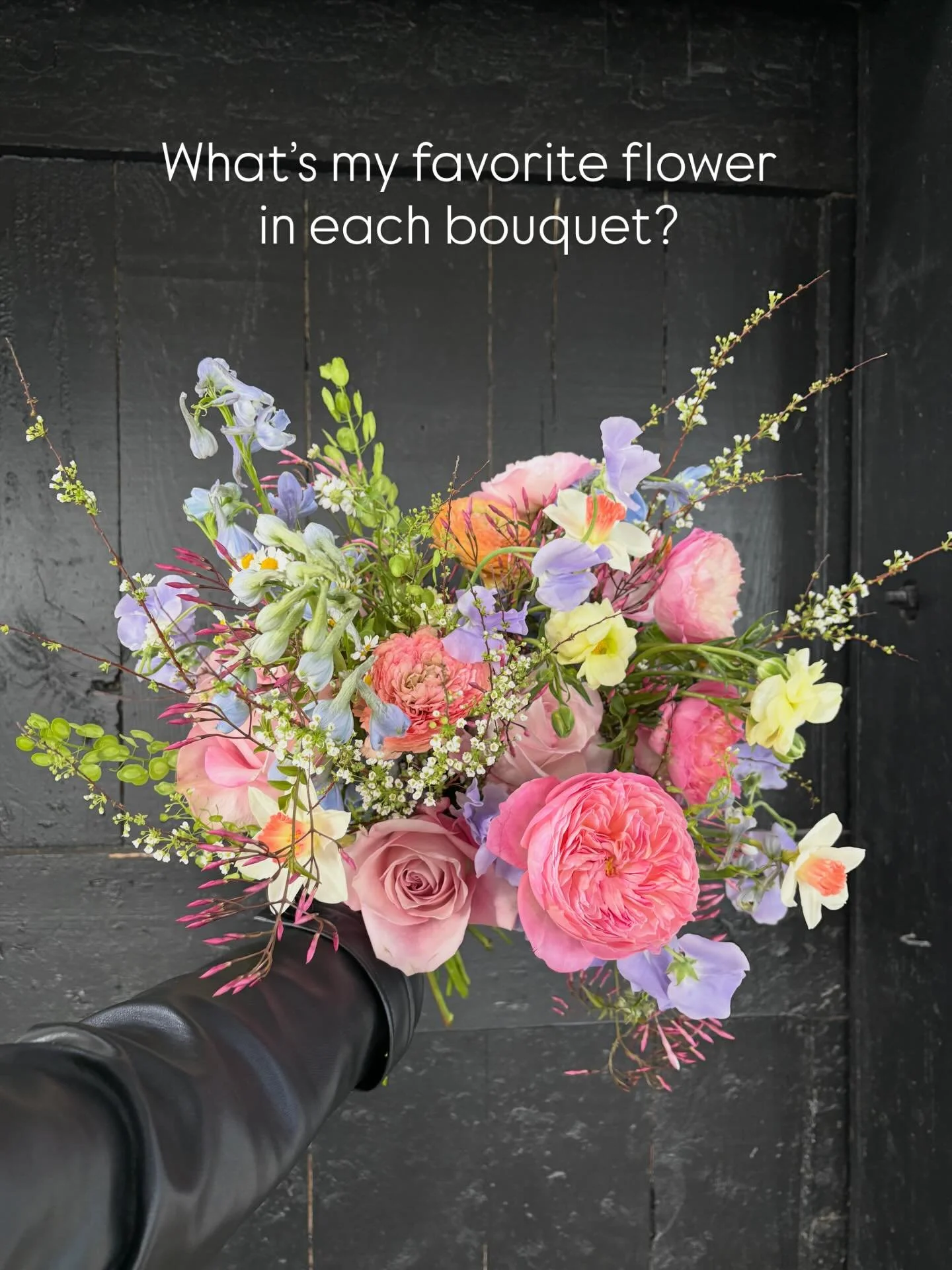 Wedding flowers on your mind? We've got it covered! Check out these gorgeous bouquets and spot Mary's faves.
#bridalbouquet #weddingflowers #bouquetinspo #florals