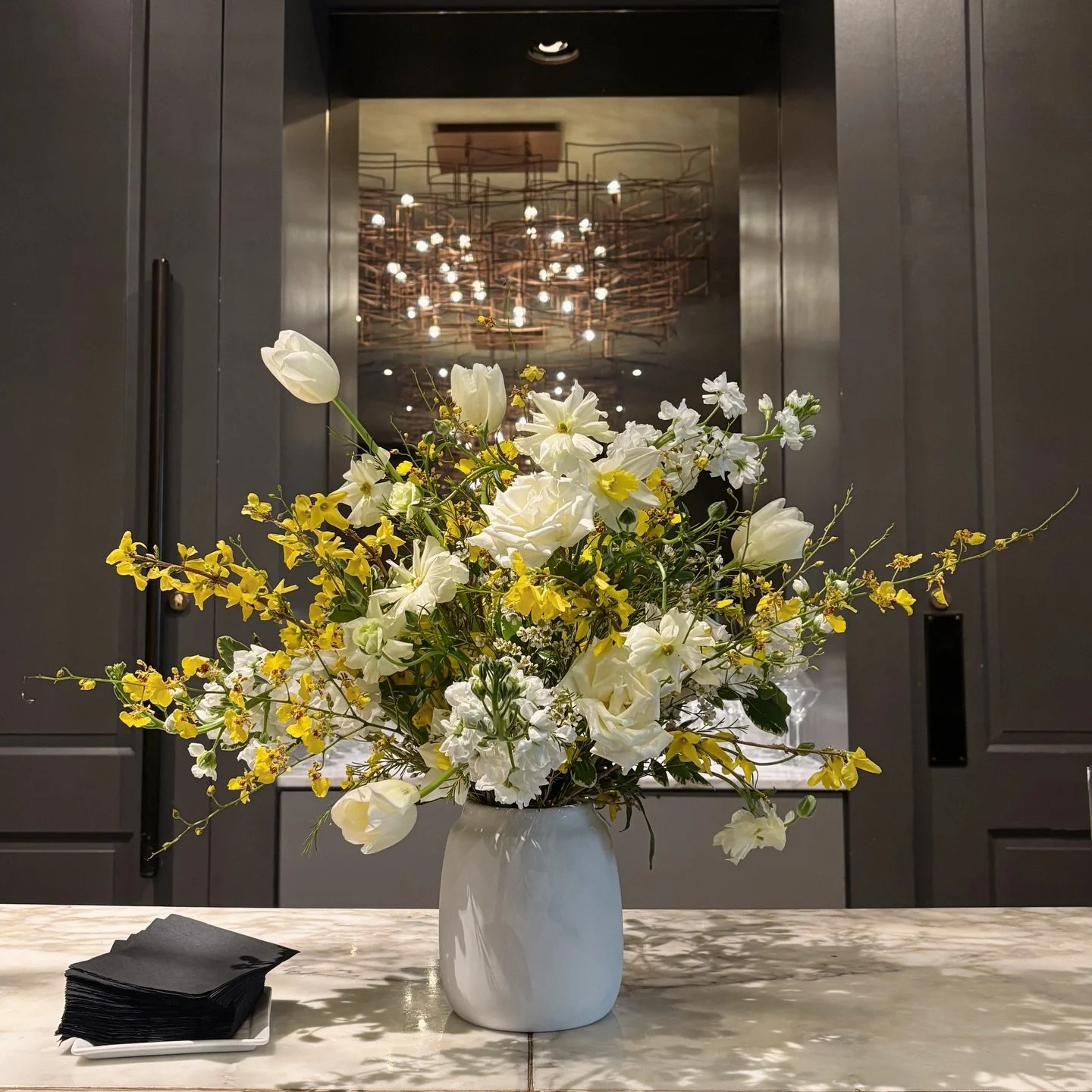 Flowered @theloganhotel for @rowanuniversity this week. Tons of spring and tons of yellow 🚌