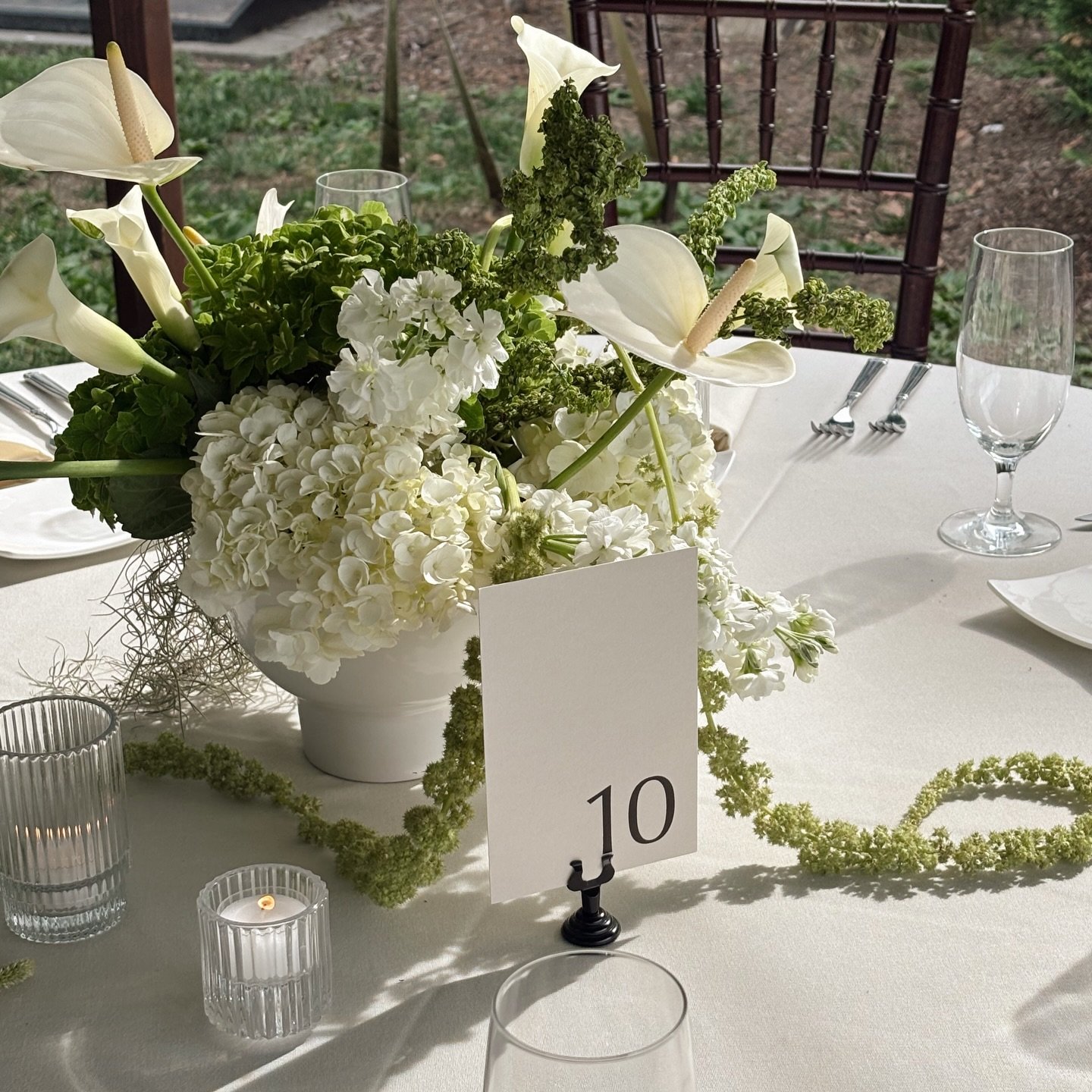 The Willows in green and white for M&amp;K. All the callas, anthuriums &amp; amaranthus in beds of spanish moss and tons of texture 🌱🐑🥒

Huge thank you to the wonderful team of vendors: 
@kylemichelleweddingsandevents 
@peachtreeweds 
@willowsvill