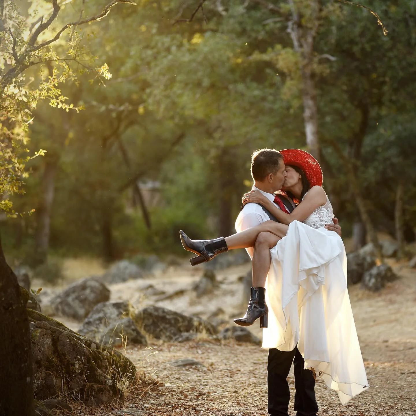 Congratulations to the newlyweds!!!! 🎉 🎂 
.
Message me or visit my website to book your session!
.
#wedding #weddingphotography #weddingphotographer #photography #photographer #sacramentowedding #sacramento #auburn #tahoe #placercounty #roseville #