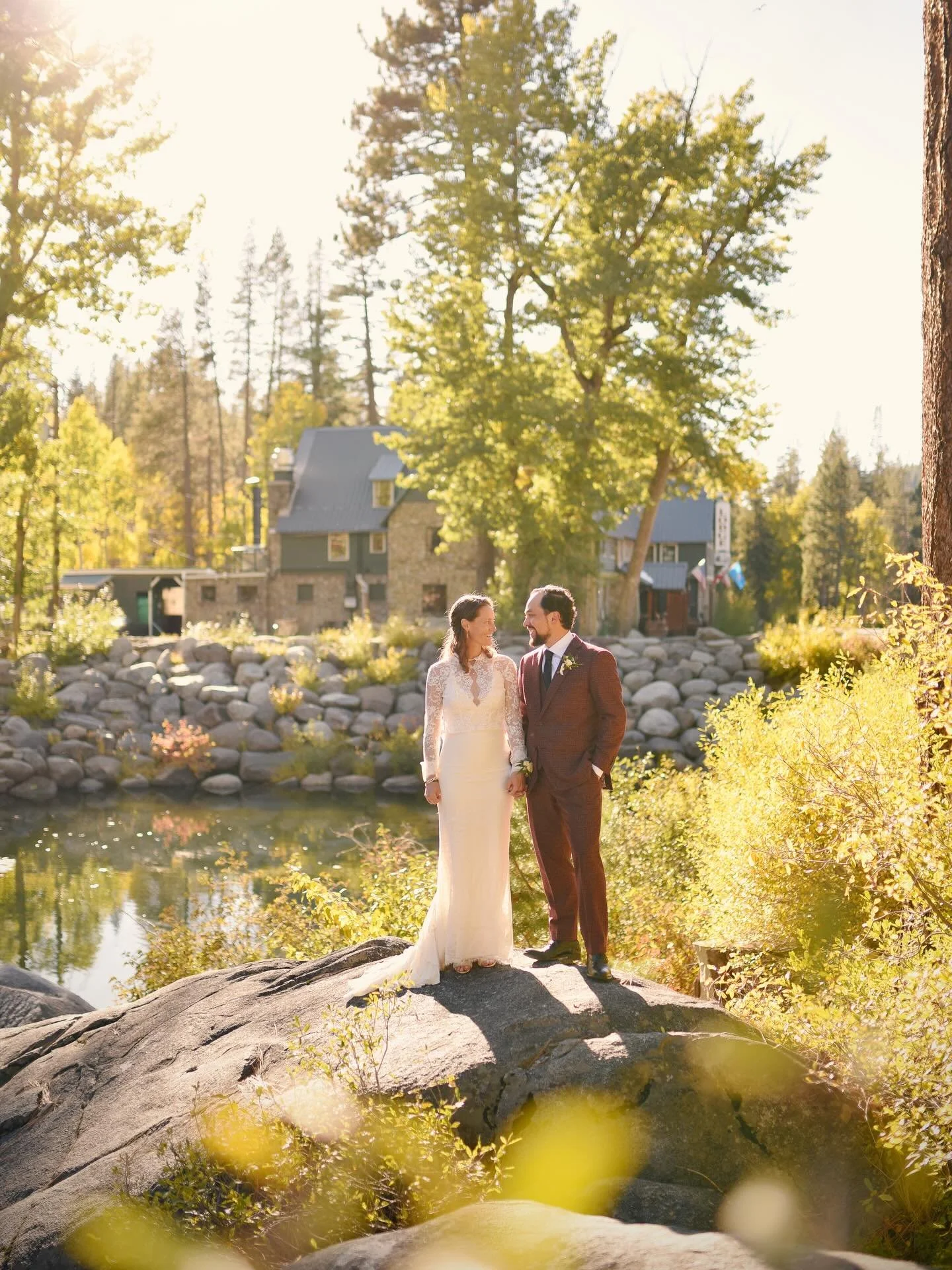 Thank you Julie and Lucas for being brave enough to scramble on these rocks with me so we could get these breath taking, magical photos! I am so happy with how they came out. You guys made my job way more fun 💪
.
@rainbowlodgeca @re.finedevents

. 
