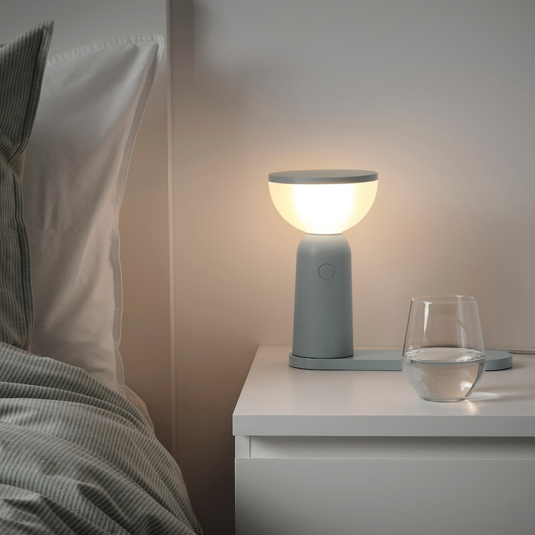 bettorp-led-mobil-lampa-m-tradloes-laddning-dimbar-ljus-grabla__1019020_pe831244_s5.png