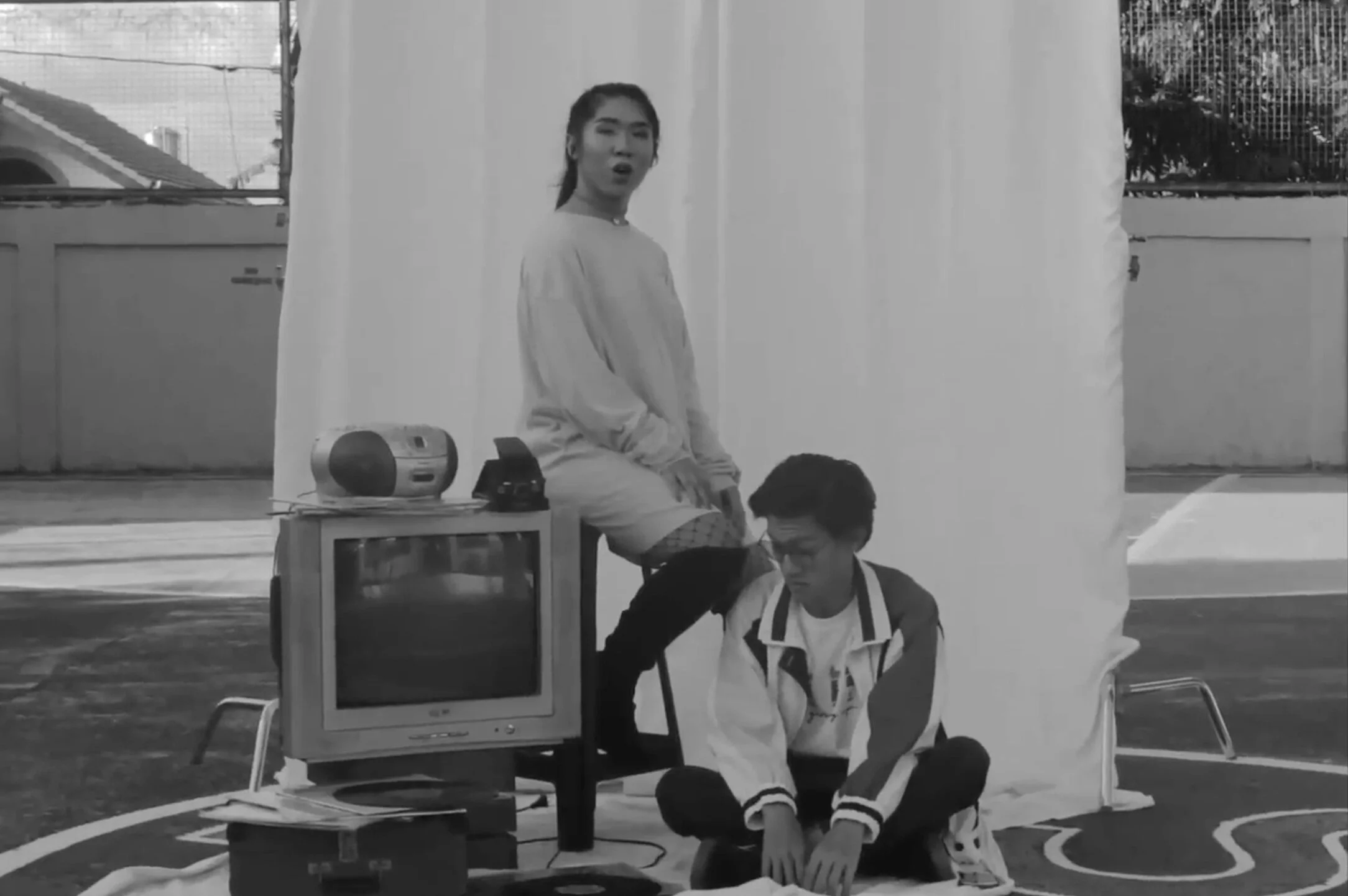  Unrest –不安– by ステフ＆ユウジ｜歌詞翻訳