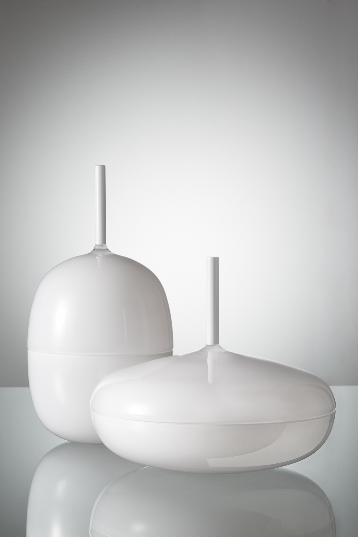 Maca collection is a result of previous experiments with blown glass, influenced by oriental aesthetics. It refers to classical, traditional glass dishes, but remains contemporary simple. Elegant forms reflect oriental influences with it´s curved and elegant shapes based on geometry and proportion.