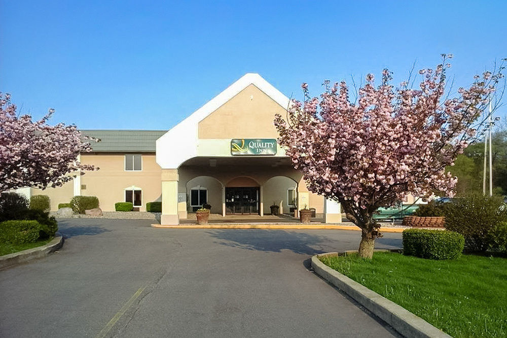 Quality Inn & Suites - (269) 965-3201 2590 Capital Ave SW - Battle Creek, MI 49016