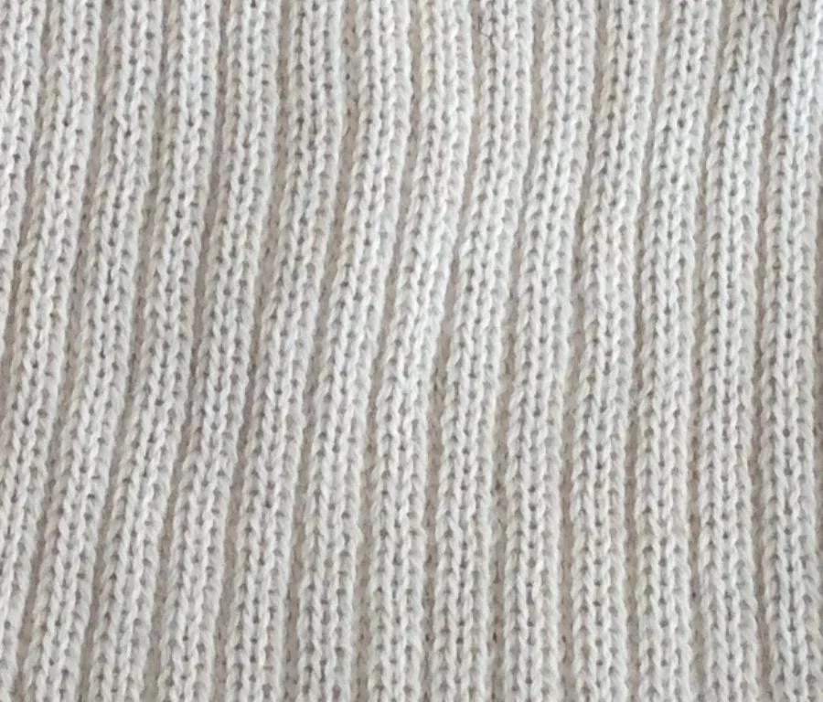 Ribbed-cap-with-pompom_close up.jpg