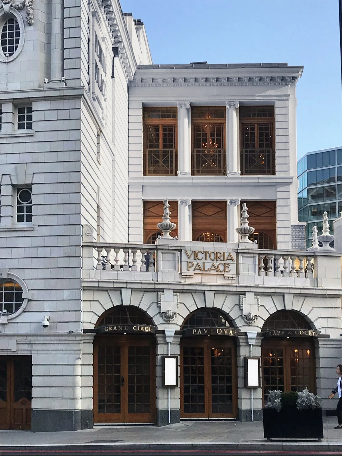 Victoria Palace Theatre_03.jpg