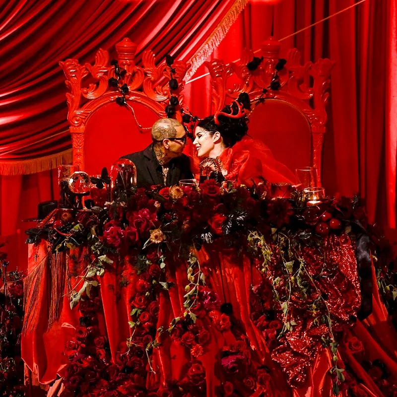 bride-and-groom-in-thrones.jpg