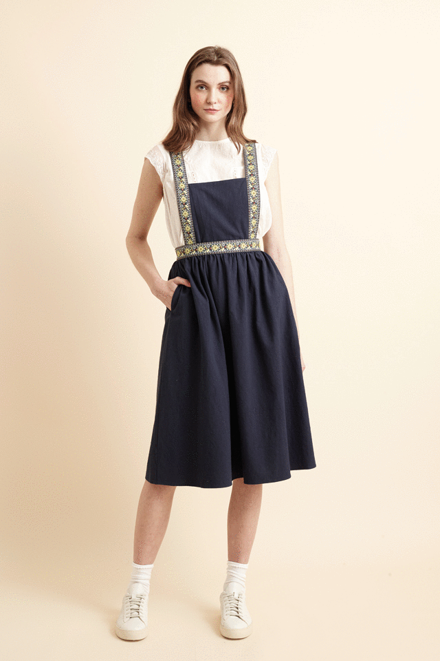 Detachable-pinafore-dress-front-model.gif