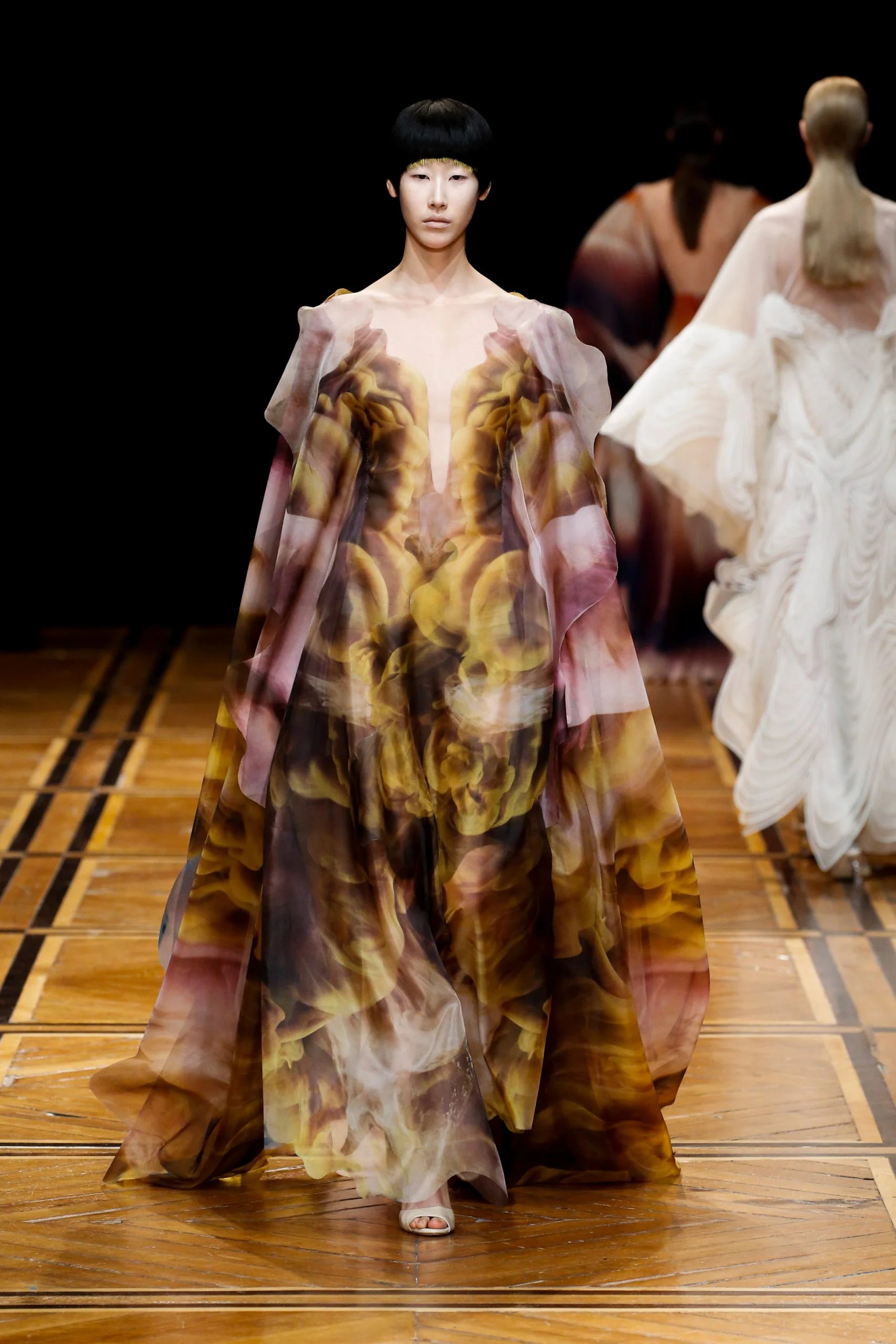 iris-van-herpen-couture-fashion-design_dezeen_2364_col_35-1704x2556.jpg