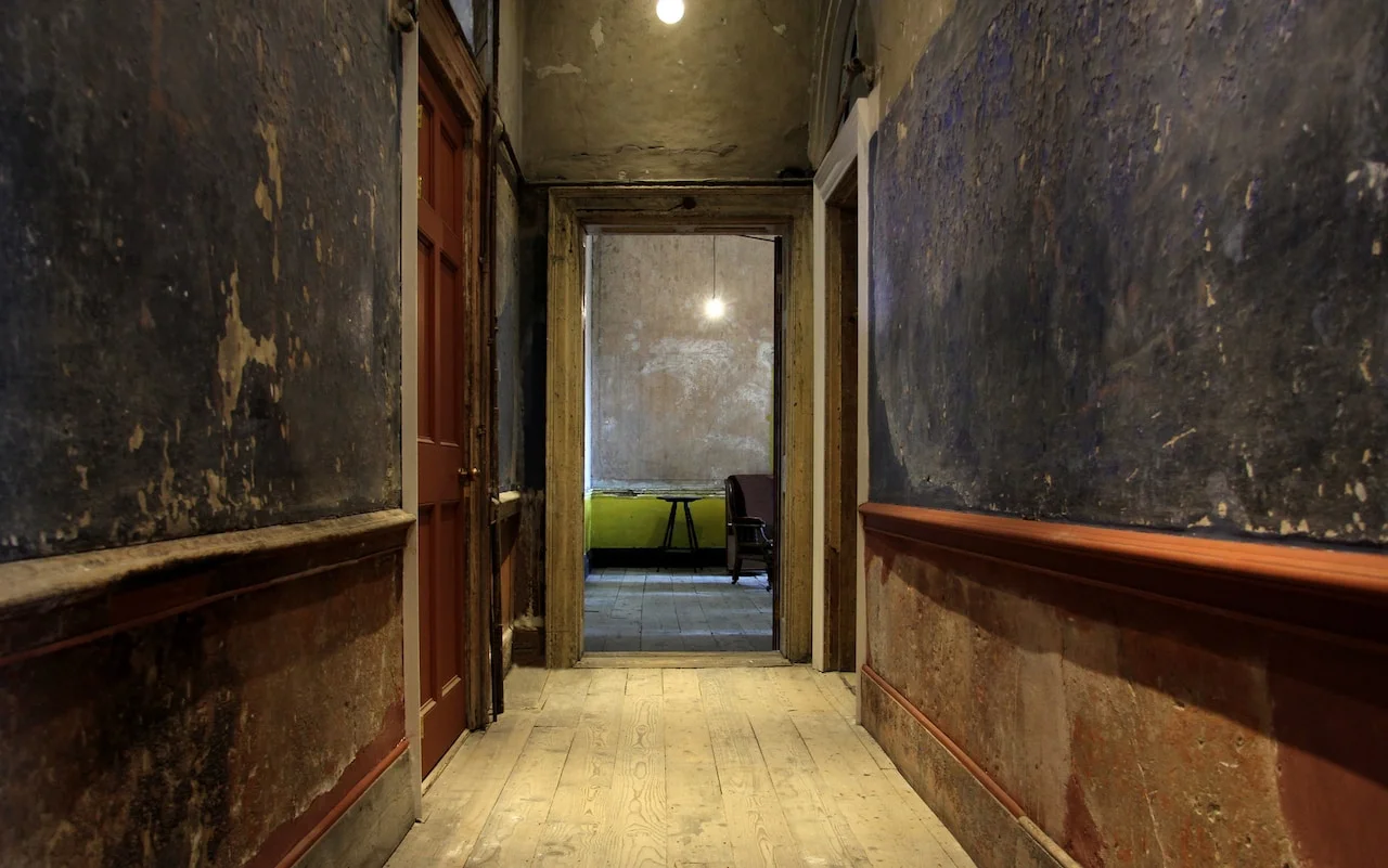 The-striking-red-raddle-and-Reckitt's-Blue-painted-hallways-of-14-Henrietta-Street.jpg