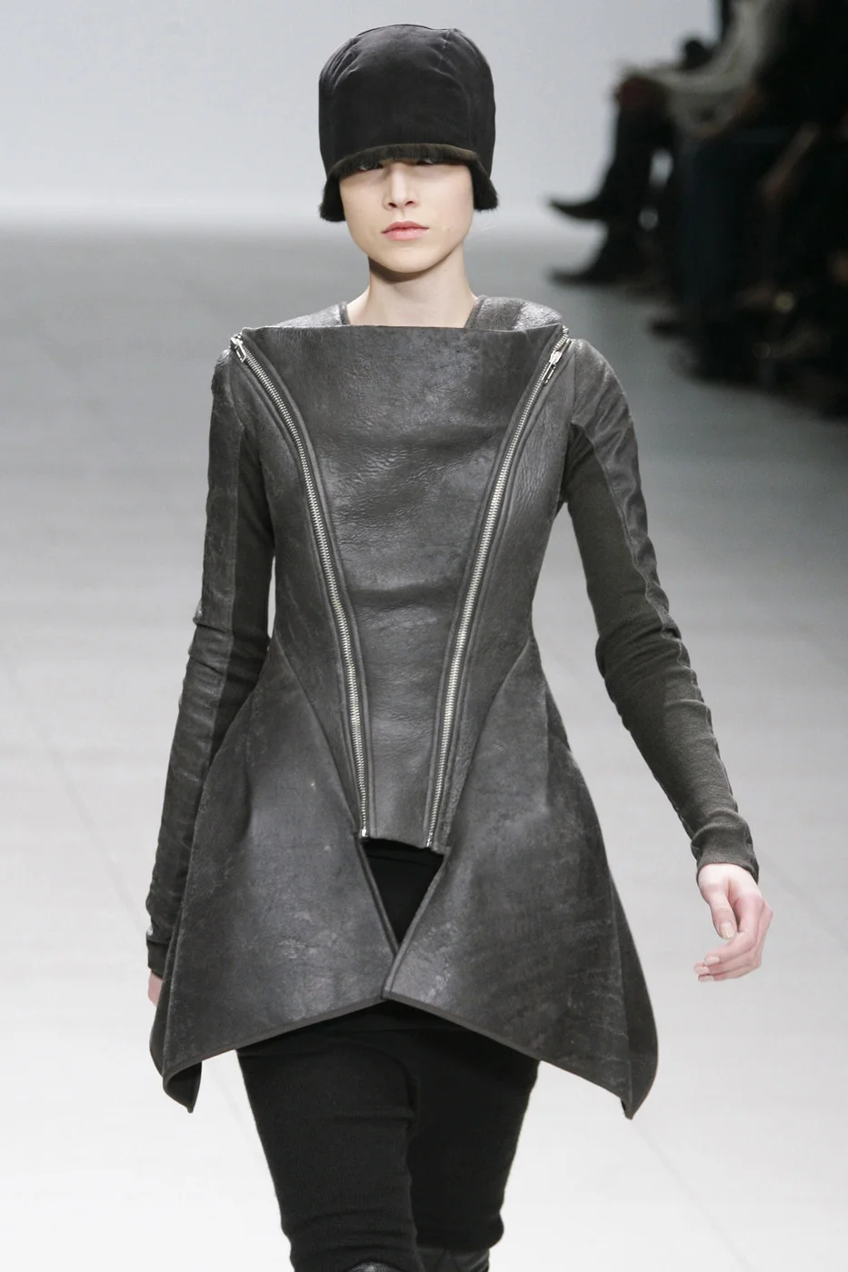 Rick+Owens+Fall+2008+nlakZ3DT-DDx.jpg