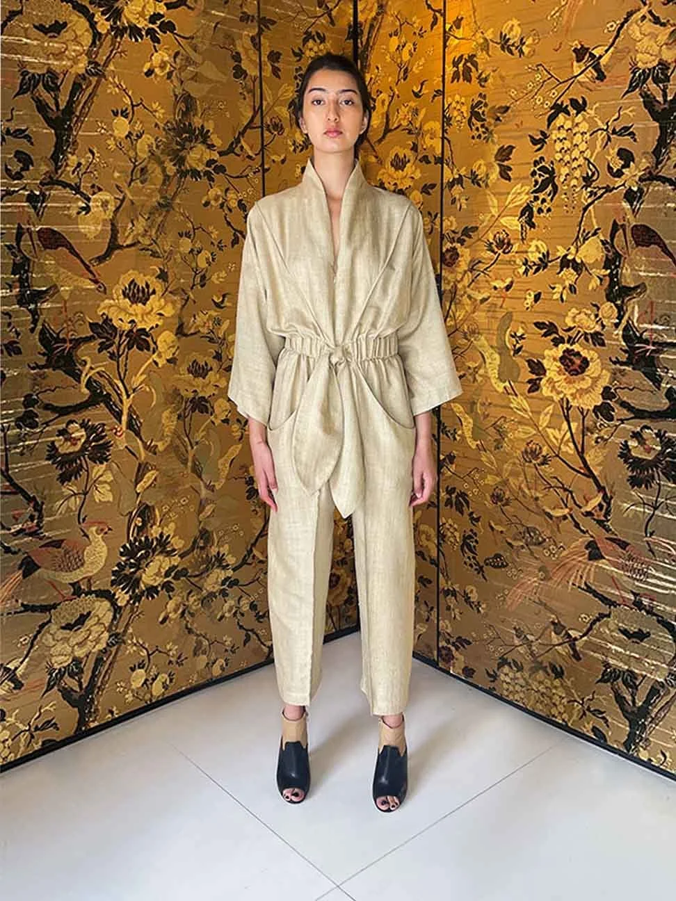EPOK-ECOMMERCE-JUMPSUIT-TEXTURED-SILK-SAND-BEIGE-FRONT-2 (Copy)