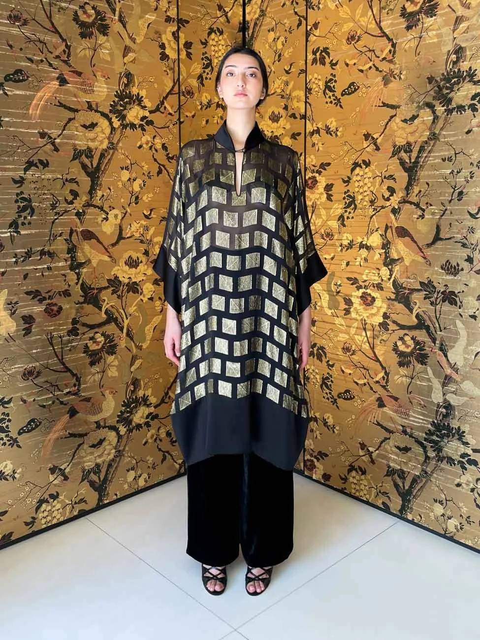 EPOK-ECOMMERCE-KAFTAN-BORDERED-DRESS-EMBROIDERED-CHIFFON-ONYX-BLACK-METALLIC-GOLD-FRONT