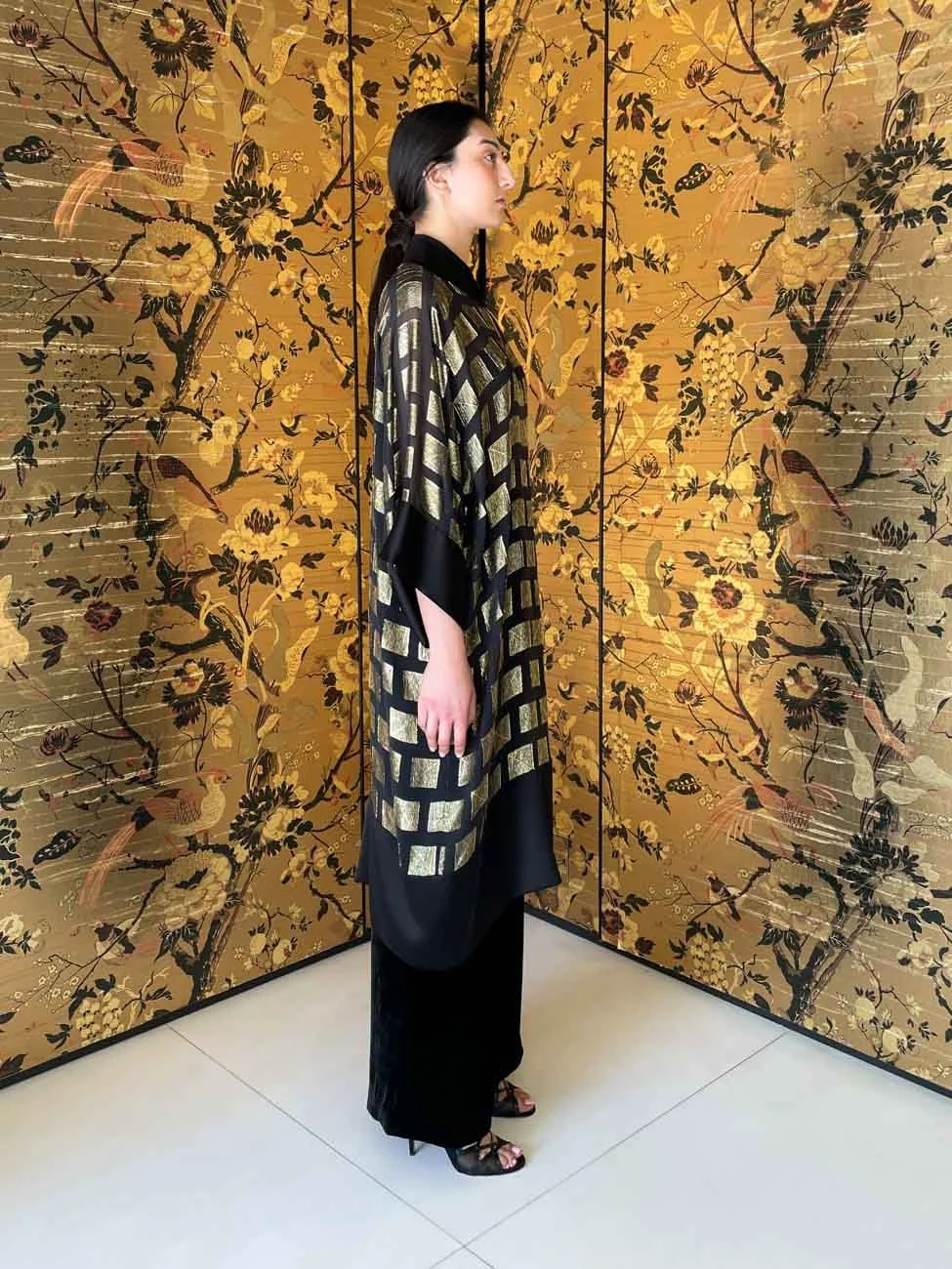 EPOK-ECOMMERCE-KAFTAN-BORDERED-DRESS-EMBROIDERED-CHIFFON-ONYX-BLACK-METALLIC-GOLD-SIDE