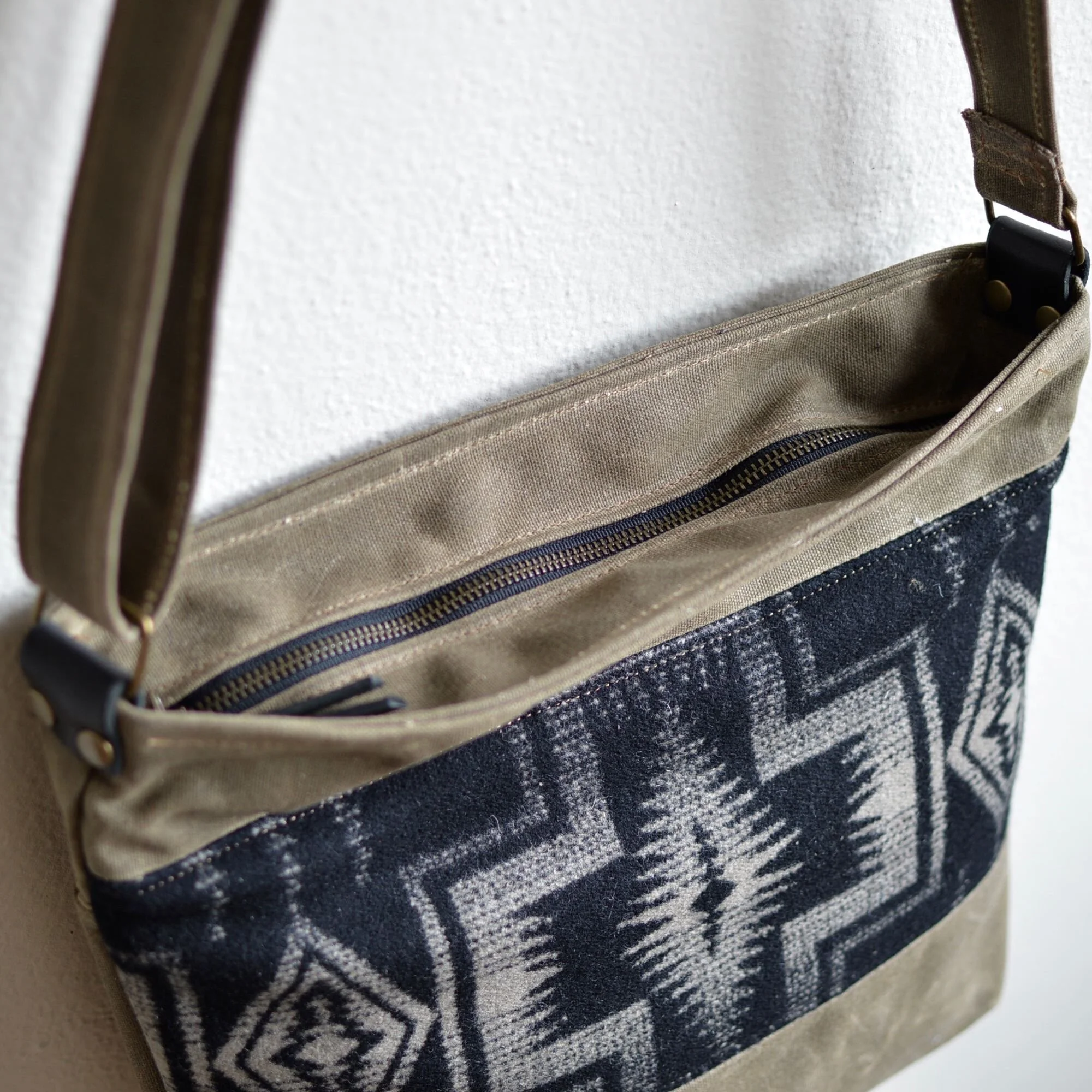 Western Bound Goods Crossbody Zipper Bag