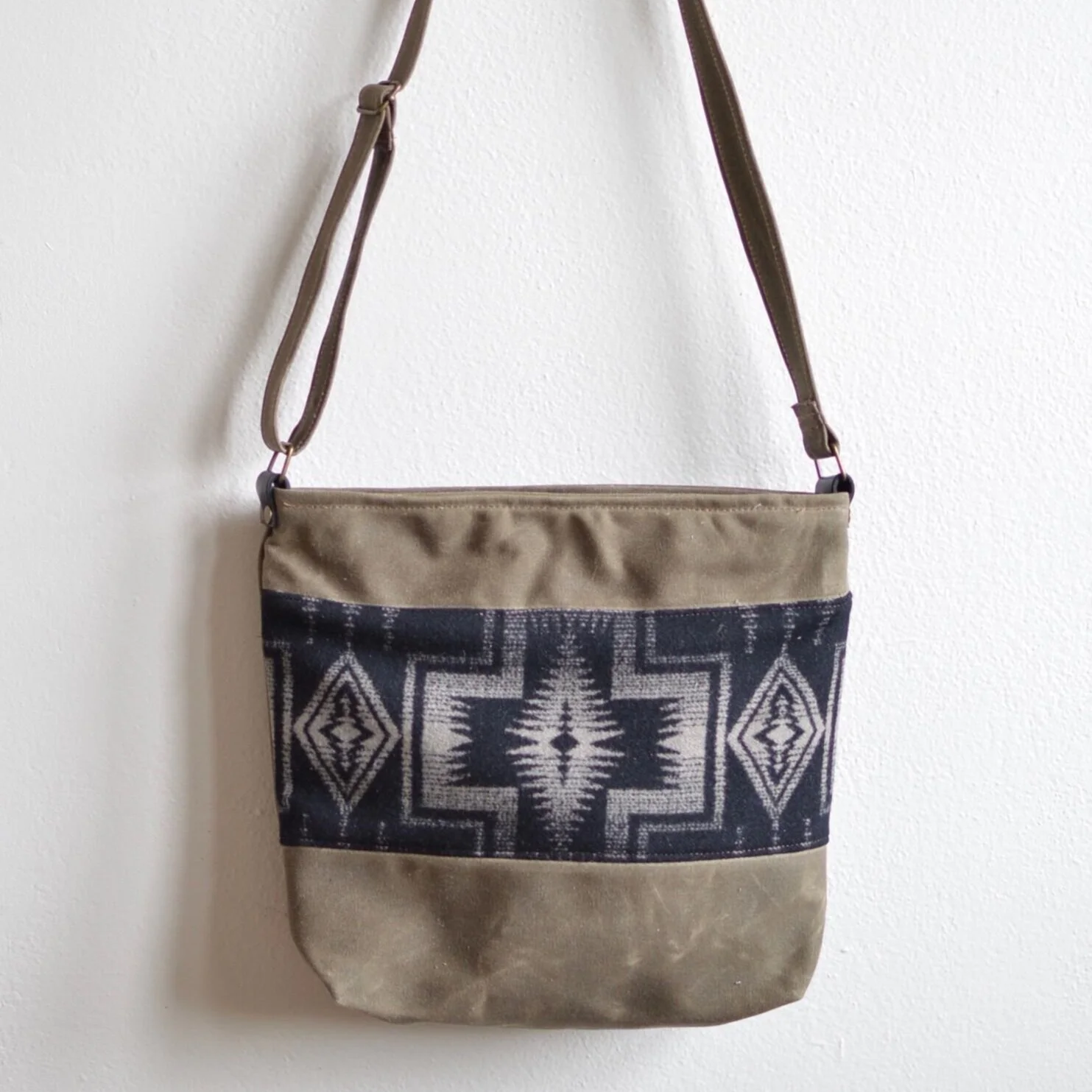 Western Bound Goods Crossbody Zipper Bag
