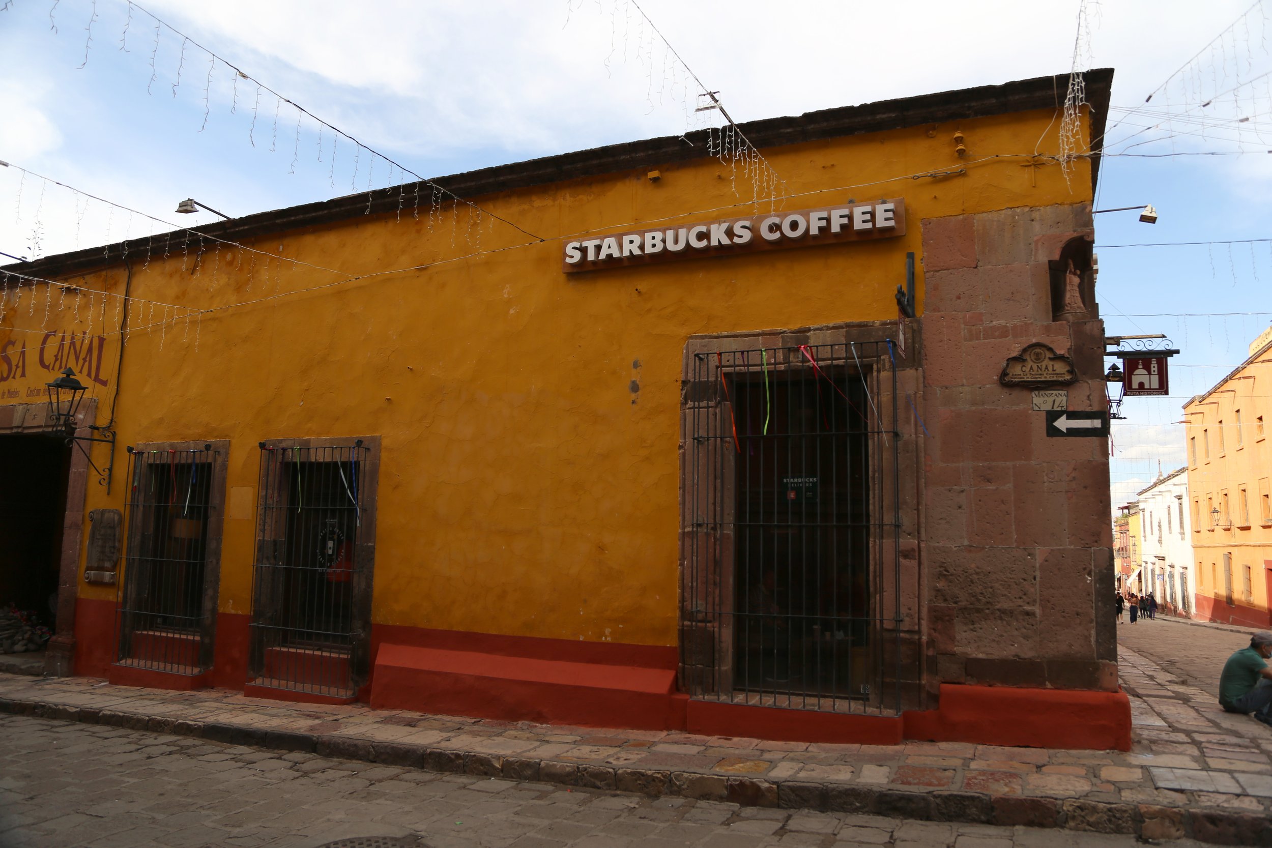 JoseAngelFilmsStarbucksSanMigueldeAllende.jpg