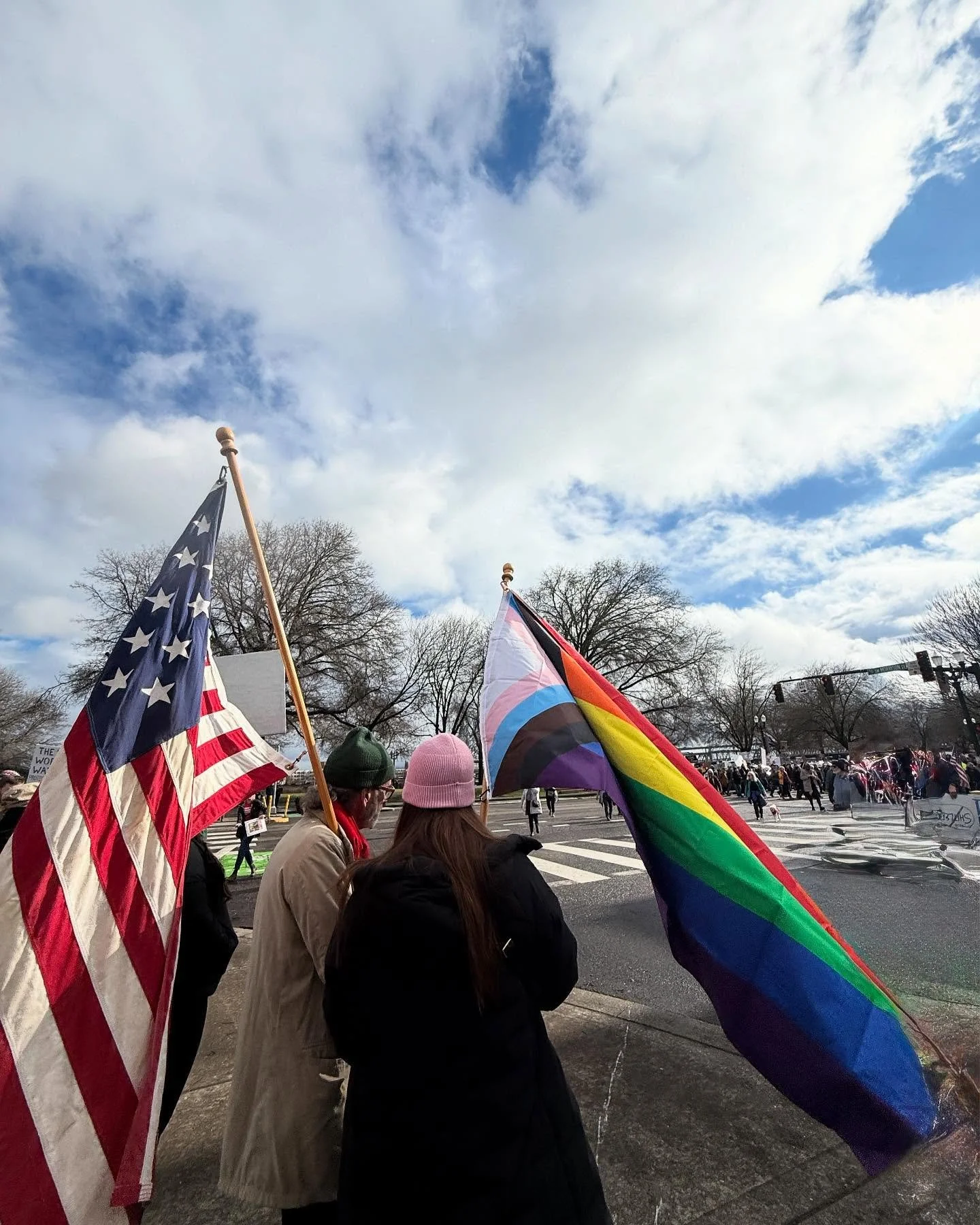 Peaceful protesting in Portland 🇺🇸🏳️&zwj;🌈
@theoregonian @50501movement @repbonamici @repdexteror @rephoyle @repbentz @repsalinas @repbynum @senjeffmerkley @sen._ron_wyden