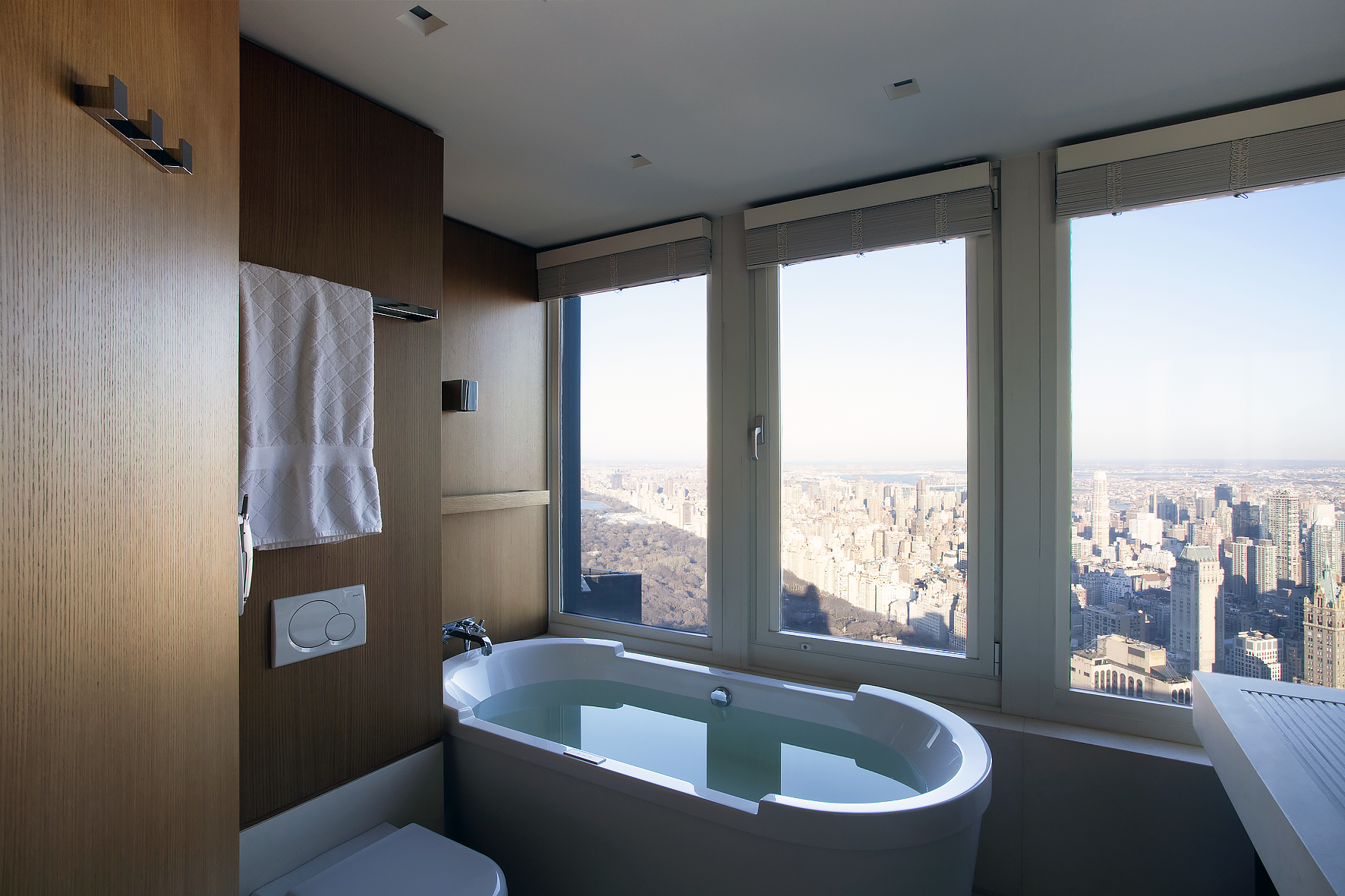 PRIVATE RESIDENCE-NY_MasterBathroom-01.png