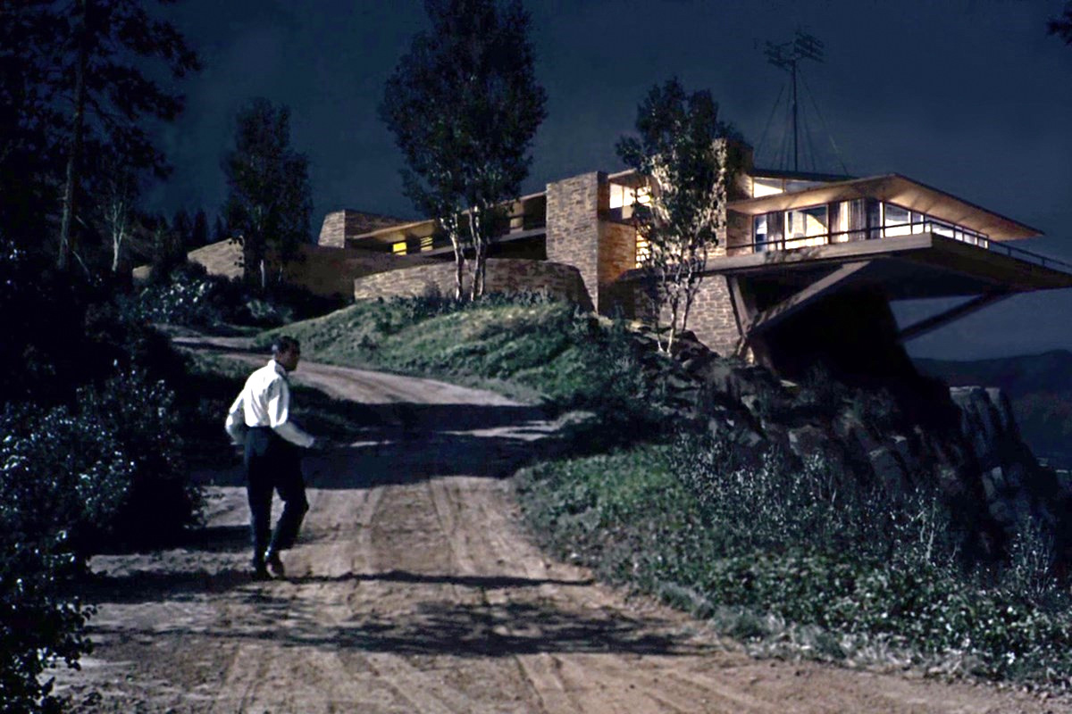 The interior was created on a soundstage and in order to make this house look realistic, they filmed most of the scenes at night.